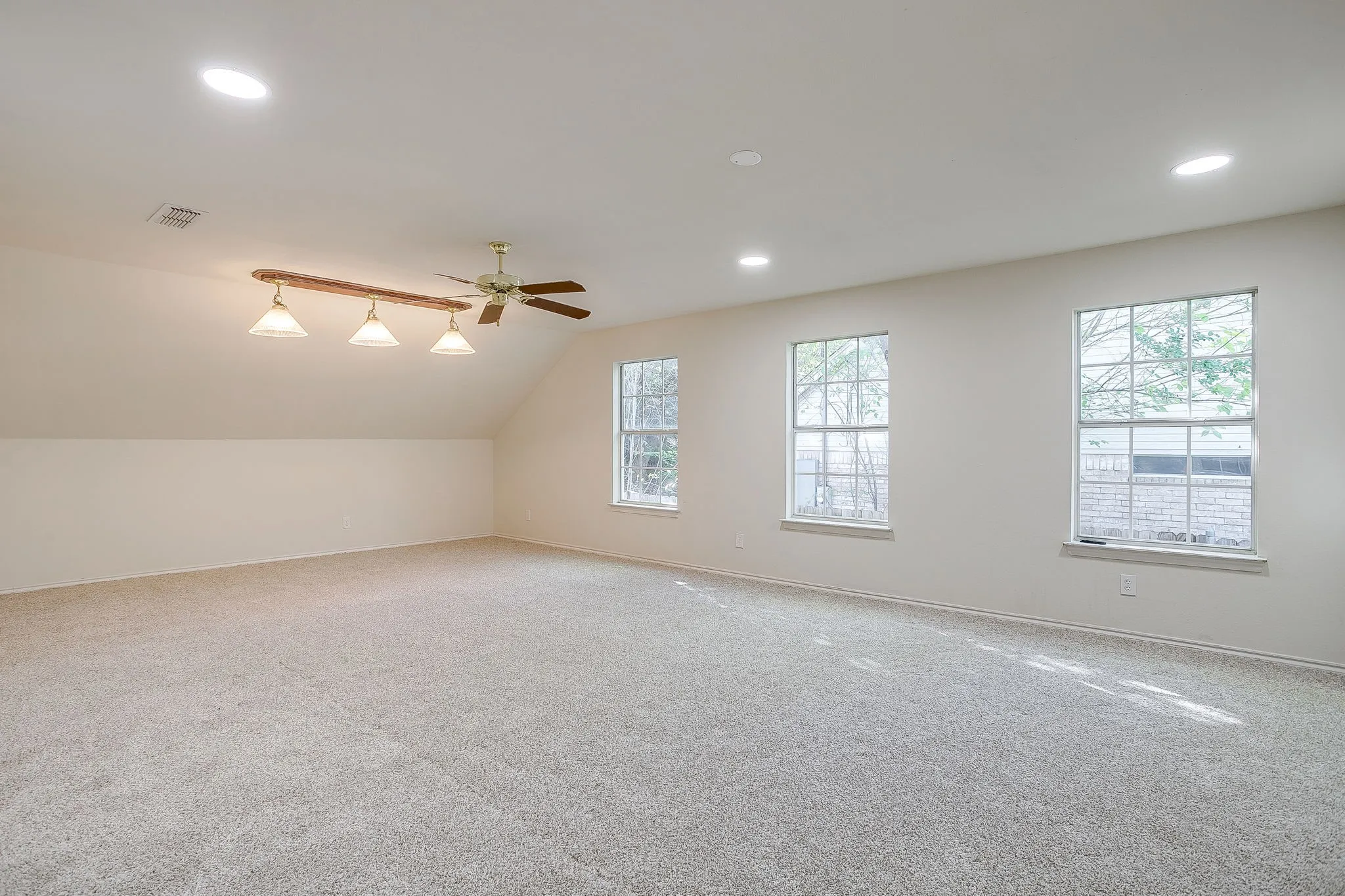 Single Family Residence For Sale in Parker County , 1502 Shadow Run, Weatherford, Texas 76086, 3 Bedroom, 2 Bathroom, 2 Garage spaces, 2,091 Sqft, built in 1996, mls#21405850, Real Estate Agent in Weatherford, Homes For Sale in Parker county, Homes For Sale in Weatherford, Realtor in Weatherford Texas, Real Estate Brokerage Independent Realty Texas, Luminita Cordes Realtor