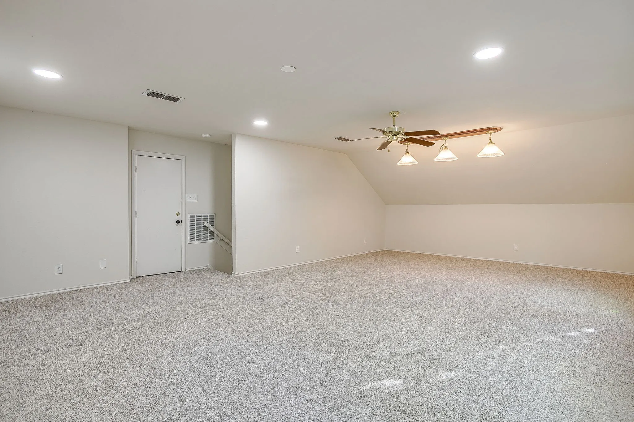 Single Family Residence For Sale in Parker County , 1502 Shadow Run, Weatherford, Texas 76086, 3 Bedroom, 2 Bathroom, 2 Garage spaces, 2,091 Sqft, built in 1996, mls#21405850, Real Estate Agent in Weatherford, Homes For Sale in Parker county, Homes For Sale in Weatherford, Realtor in Weatherford Texas, Real Estate Brokerage Independent Realty Texas, Luminita Cordes Realtor