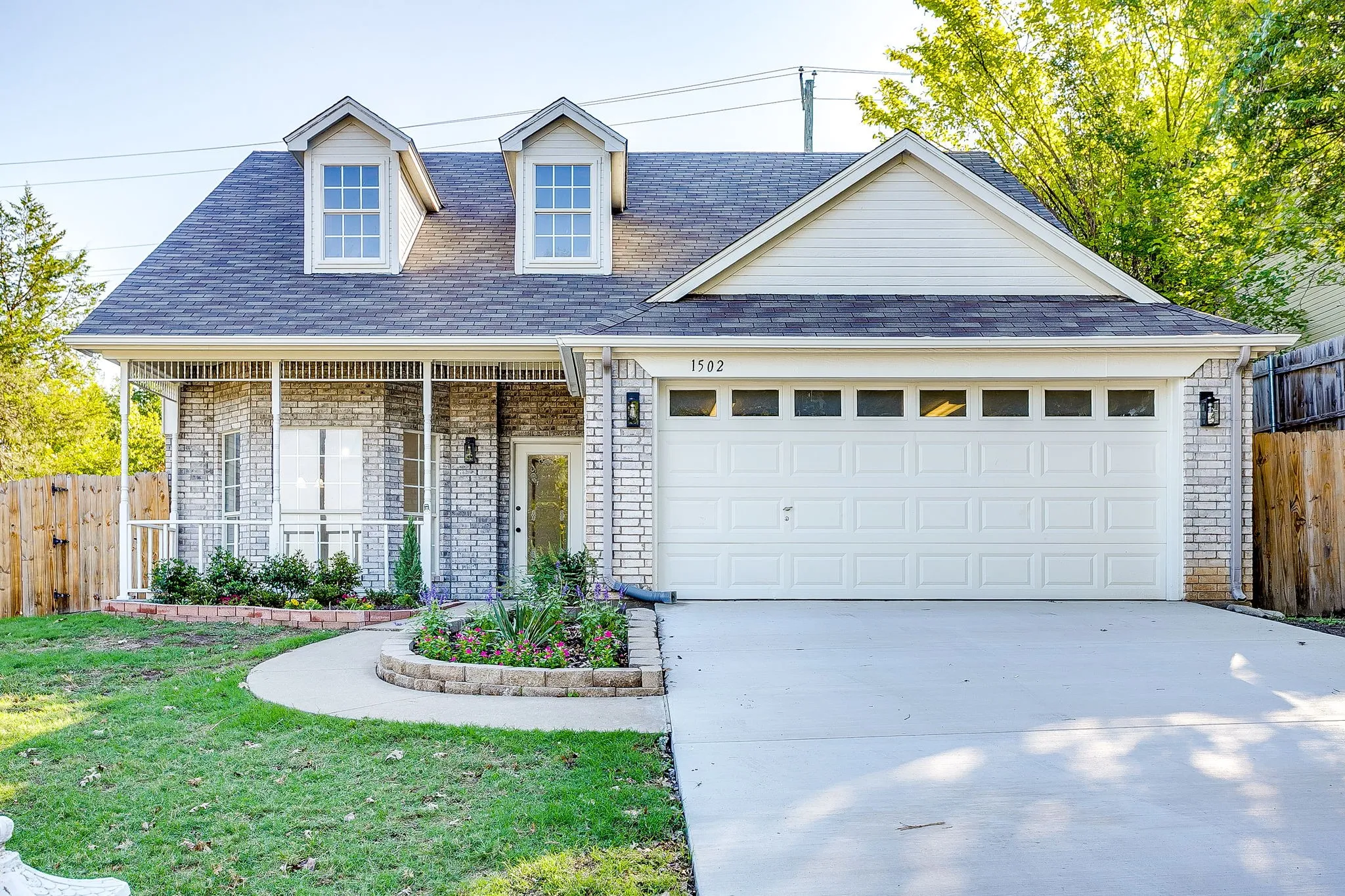 Single Family Residence For Sale in Parker County , 1502 Shadow Run, Weatherford, Texas 76086, 3 Bedroom, 2 Bathroom, 2 Garage spaces, 2,091 Sqft, built in 1996, mls#21405850, Real Estate Agent in Weatherford, Homes For Sale in Parker county, Homes For Sale in Weatherford, Realtor in Weatherford Texas, Real Estate Brokerage Independent Realty Texas, Luminita Cordes Realtor