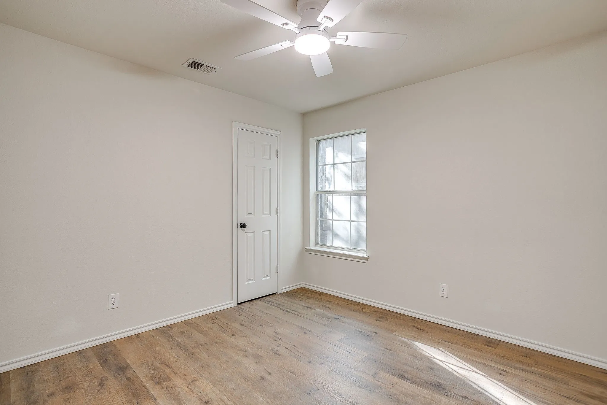 Single Family Residence For Sale in Parker County , 1502 Shadow Run, Weatherford, Texas 76086, 3 Bedroom, 2 Bathroom, 2 Garage spaces, 2,091 Sqft, built in 1996, mls#21405850, Real Estate Agent in Weatherford, Homes For Sale in Parker county, Homes For Sale in Weatherford, Realtor in Weatherford Texas, Real Estate Brokerage Independent Realty Texas, Luminita Cordes Realtor