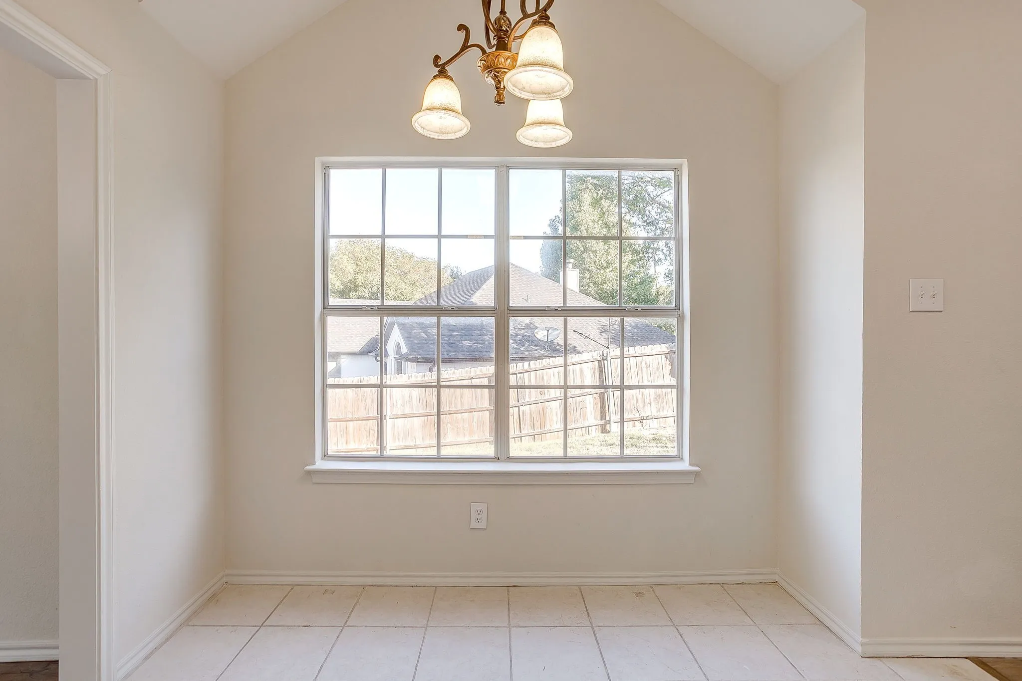 Single Family Residence For Sale in Parker County , 1502 Shadow Run, Weatherford, Texas 76086, 3 Bedroom, 2 Bathroom, 2 Garage spaces, 2,091 Sqft, built in 1996, mls#21405850, Real Estate Agent in Weatherford, Homes For Sale in Parker county, Homes For Sale in Weatherford, Realtor in Weatherford Texas, Real Estate Brokerage Independent Realty Texas, Luminita Cordes Realtor