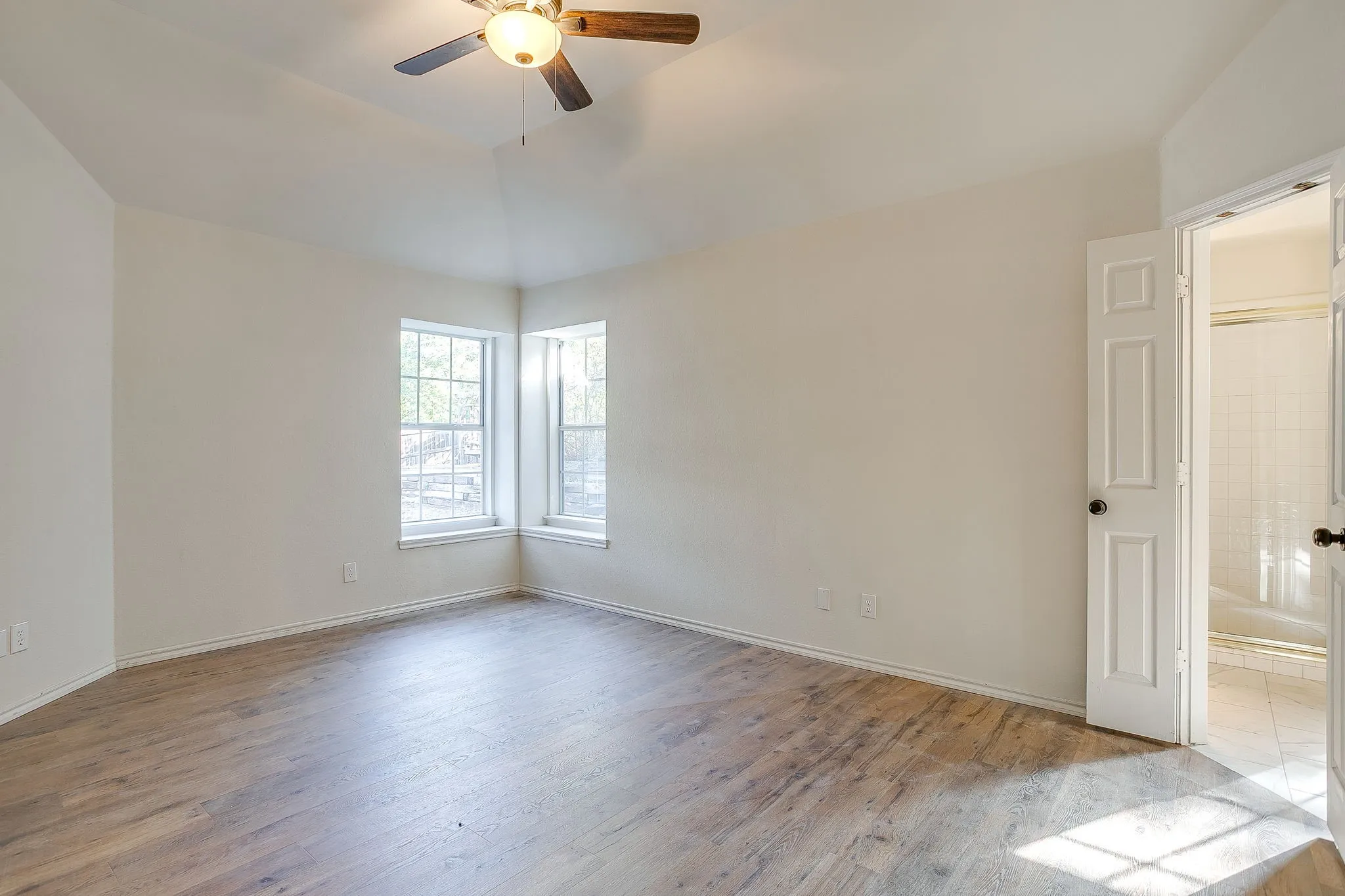 Single Family Residence For Sale in Parker County , 1502 Shadow Run, Weatherford, Texas 76086, 3 Bedroom, 2 Bathroom, 2 Garage spaces, 2,091 Sqft, built in 1996, mls#21405850, Real Estate Agent in Weatherford, Homes For Sale in Parker county, Homes For Sale in Weatherford, Realtor in Weatherford Texas, Real Estate Brokerage Independent Realty Texas, Luminita Cordes Realtor