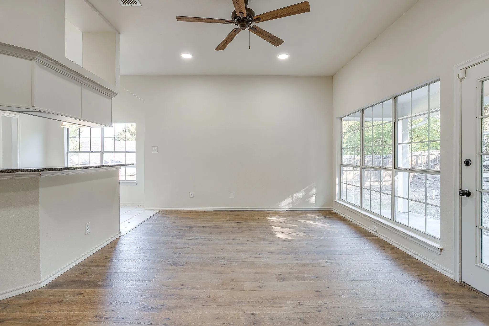 Single Family Residence For Sale in Parker County , 1502 Shadow Run, Weatherford, Texas 76086, 3 Bedroom, 2 Bathroom, 2 Garage spaces, 2,091 Sqft, built in 1996, mls#21405850, Real Estate Agent in Weatherford, Homes For Sale in Parker county, Homes For Sale in Weatherford, Realtor in Weatherford Texas, Real Estate Brokerage Independent Realty Texas, Luminita Cordes Realtor