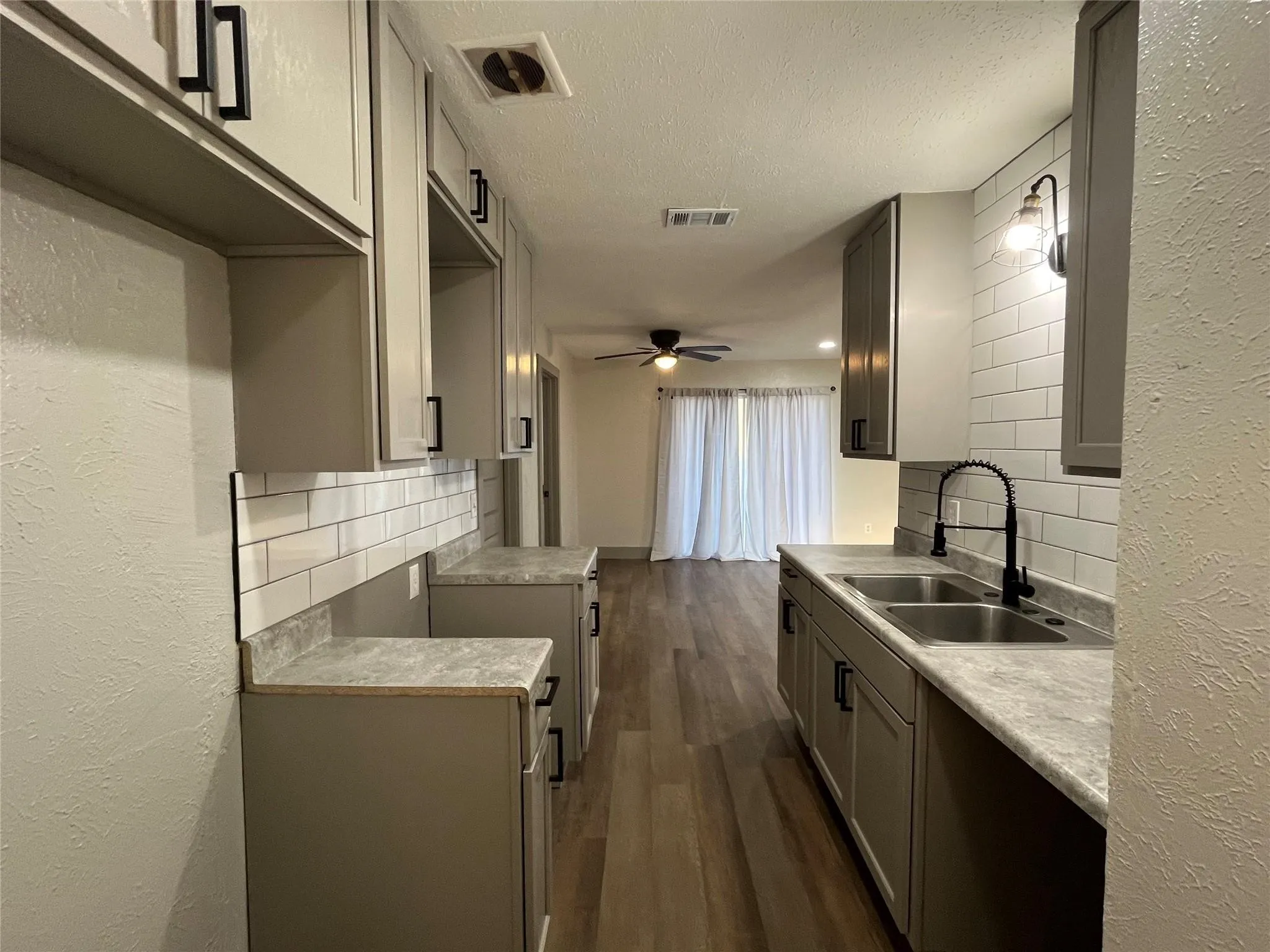 Single Family Residence For Rent in Dallas County , 3982 Granite Hill Drive, Dallas, Texas 75241, 3 Bedroom, 1 Bathroom, 1 Garage spaces, 1,011 Sqft, built in 1970, mls#21405933, Real Estate Agent in Dallas, Homes For Rent in Dallas county, Homes For Rent in Dallas, Realtor in Dallas Texas, Real Estate Brokerage Independent Realty Texas, Luminita Cordes Realtor