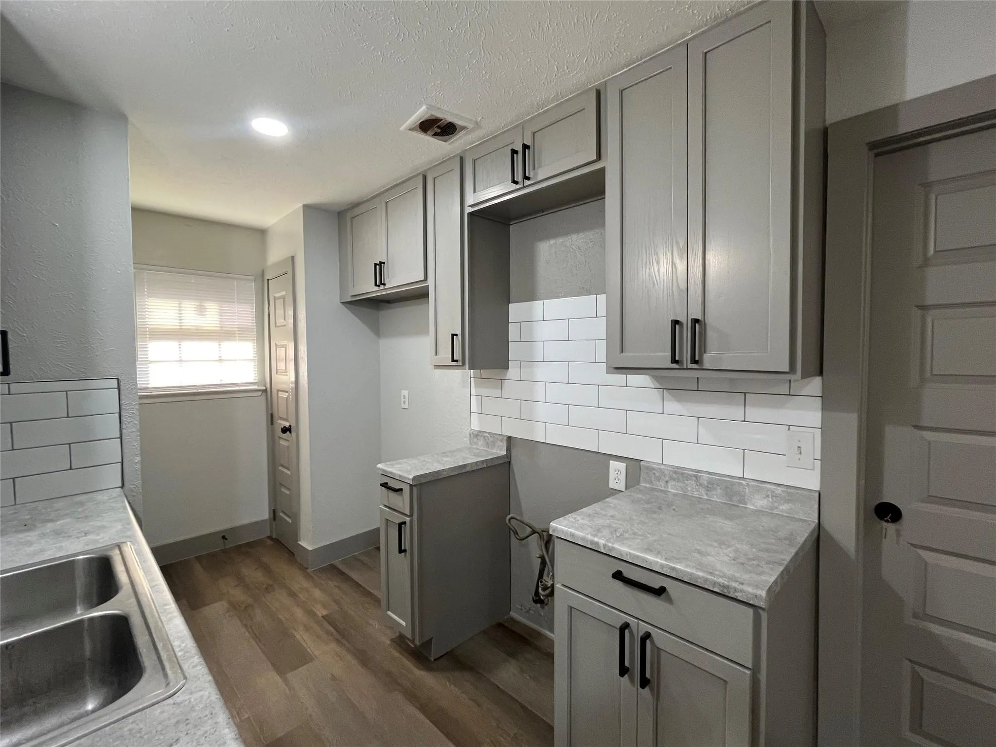 Single Family Residence For Rent in Dallas County , 3982 Granite Hill Drive, Dallas, Texas 75241, 3 Bedroom, 1 Bathroom, 1 Garage spaces, 1,011 Sqft, built in 1970, mls#21405933, Real Estate Agent in Dallas, Homes For Rent in Dallas county, Homes For Rent in Dallas, Realtor in Dallas Texas, Real Estate Brokerage Independent Realty Texas, Luminita Cordes Realtor