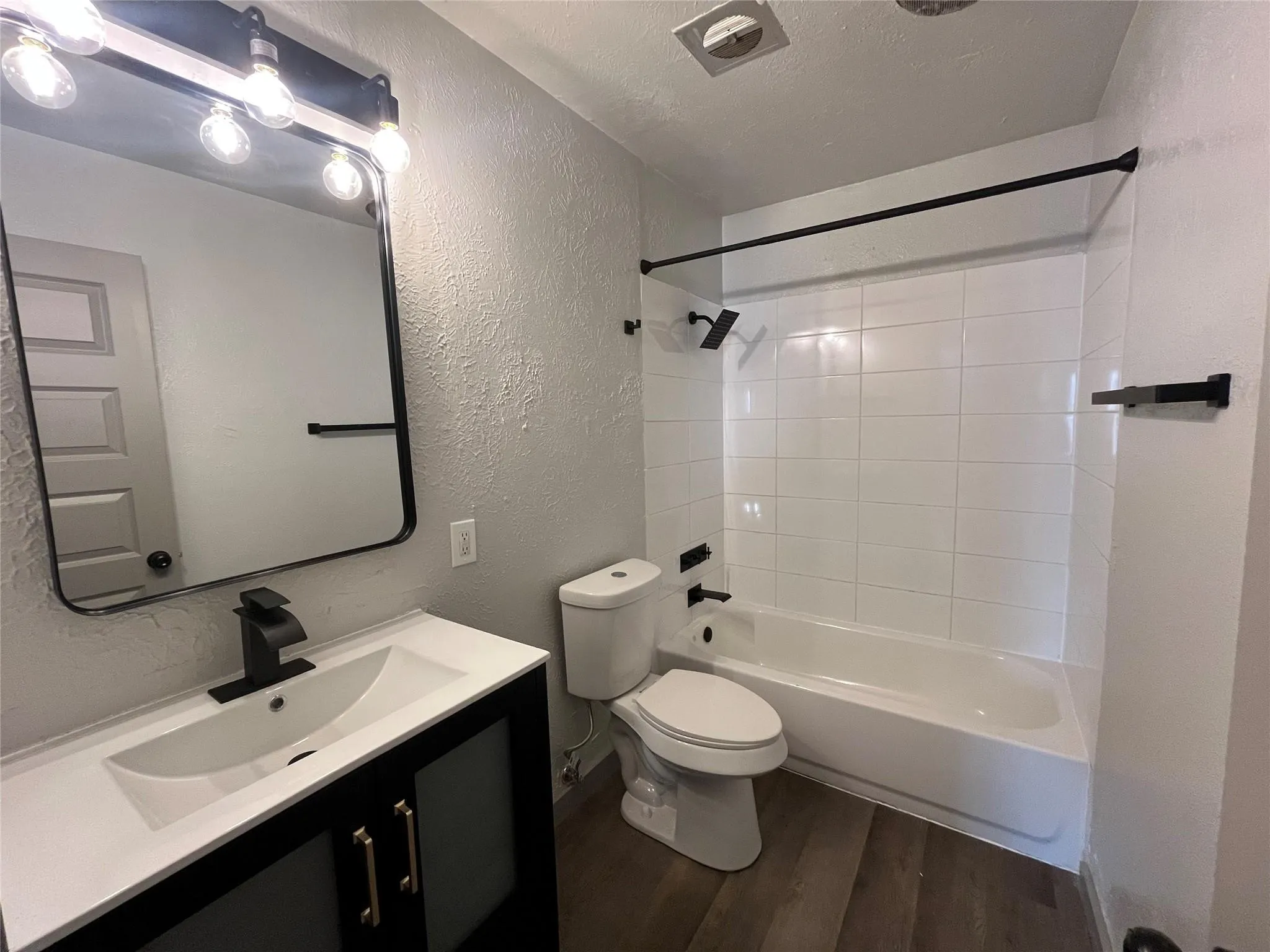 Single Family Residence For Rent in Dallas County , 3982 Granite Hill Drive, Dallas, Texas 75241, 3 Bedroom, 1 Bathroom, 1 Garage spaces, 1,011 Sqft, built in 1970, mls#21405933, Real Estate Agent in Dallas, Homes For Rent in Dallas county, Homes For Rent in Dallas, Realtor in Dallas Texas, Real Estate Brokerage Independent Realty Texas, Luminita Cordes Realtor