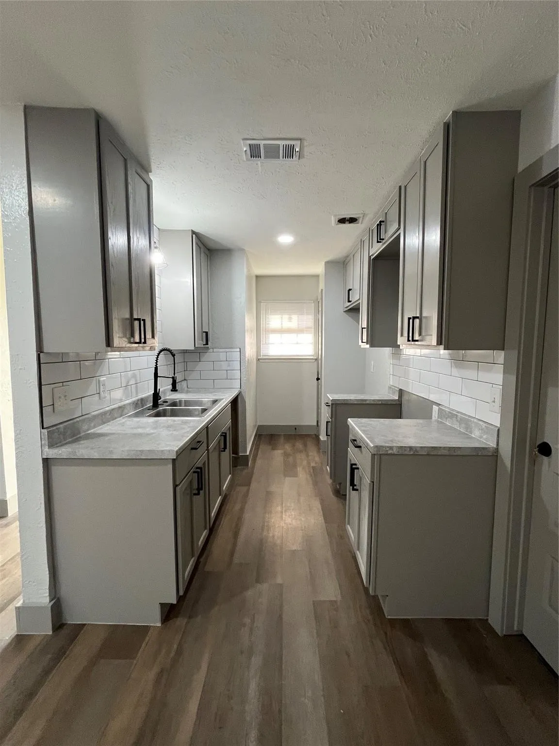 Single Family Residence For Rent in Dallas County , 3982 Granite Hill Drive, Dallas, Texas 75241, 3 Bedroom, 1 Bathroom, 1 Garage spaces, 1,011 Sqft, built in 1970, mls#21405933, Real Estate Agent in Dallas, Homes For Rent in Dallas county, Homes For Rent in Dallas, Realtor in Dallas Texas, Real Estate Brokerage Independent Realty Texas, Luminita Cordes Realtor