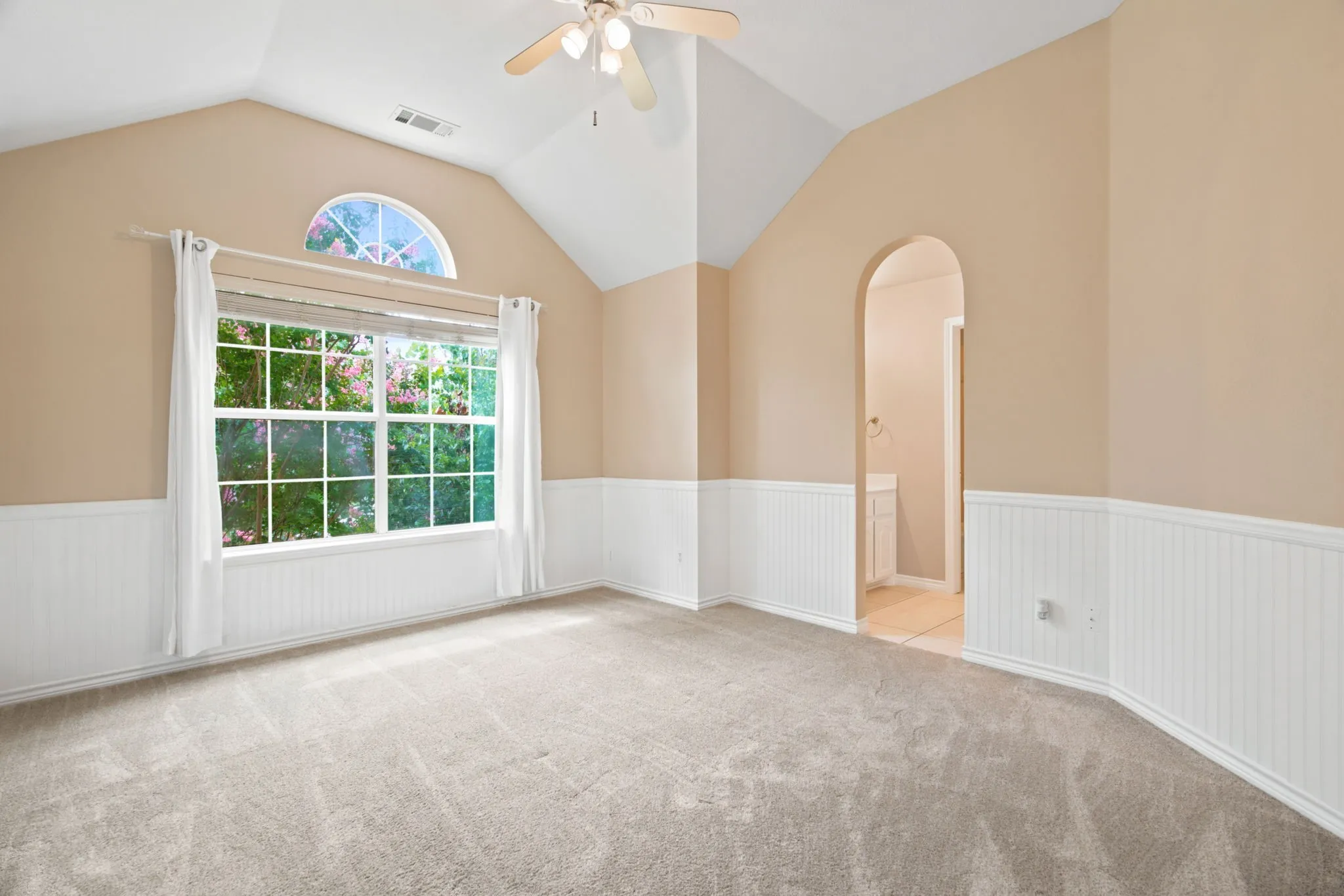 Single Family Residence For Rent in Denton County , 2703 Pottery Trail, Corinth, Texas 76210, 6 Bedroom, 4 Bathroom, 3 Garage spaces, 4,239 Sqft, built in 2005, mls#21405723, Real Estate Agent in Corinth, Homes For Rent in Denton county, Homes For Rent in Corinth, Realtor in Corinth Texas, Real Estate Brokerage Independent Realty Texas, Luminita Cordes Realtor