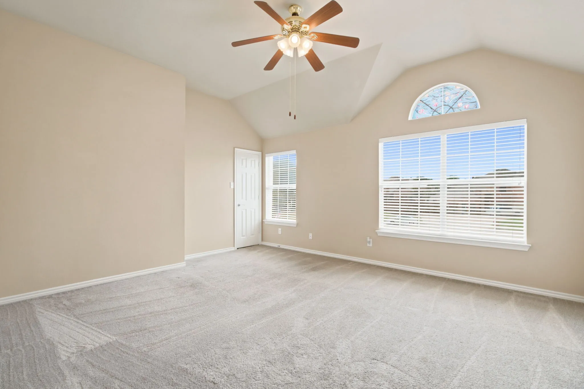 Single Family Residence For Rent in Denton County , 2703 Pottery Trail, Corinth, Texas 76210, 6 Bedroom, 4 Bathroom, 3 Garage spaces, 4,239 Sqft, built in 2005, mls#21405723, Real Estate Agent in Corinth, Homes For Rent in Denton county, Homes For Rent in Corinth, Realtor in Corinth Texas, Real Estate Brokerage Independent Realty Texas, Luminita Cordes Realtor