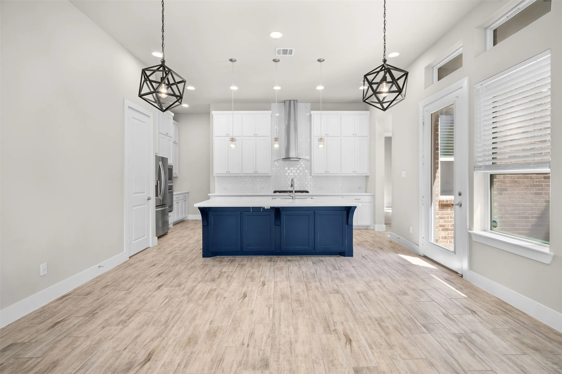 Single Family Residence For Rent in Collin County , 8091 Sunflower Lane, Dallas, Texas 75252, 4 Bedroom, 4 Bathroom, 2 Garage spaces, 3,091 Sqft, built in 2017, mls#21405957, Real Estate Agent in Dallas, Homes For Rent in Collin county, Homes For Rent in Dallas, Realtor in Dallas Texas, Real Estate Brokerage Independent Realty Texas, Luminita Cordes Realtor