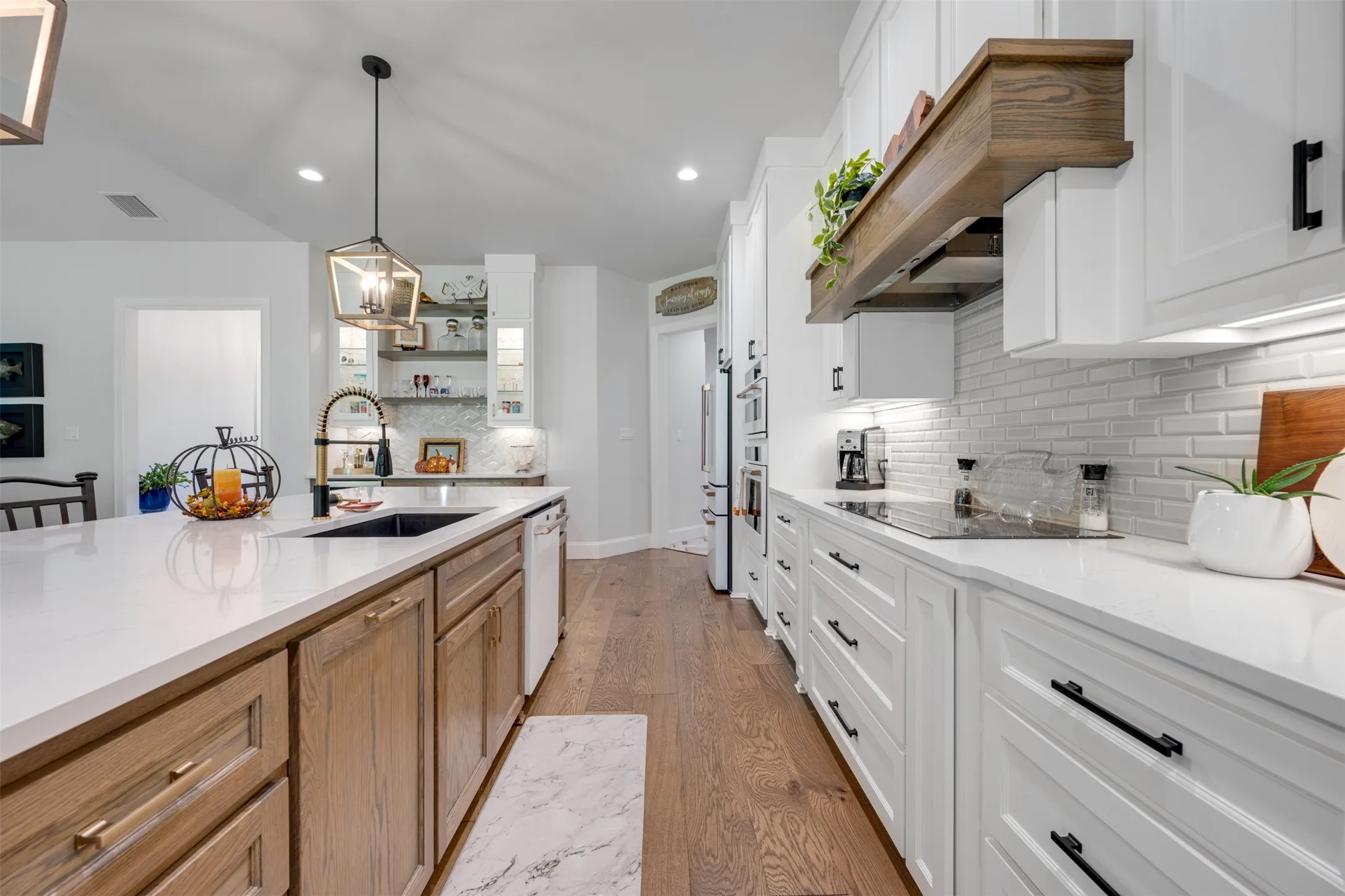 Single Family Residence For Sale in Cherokee County , 549 Eagles Nest Trail, Bullard, Texas 75757, 3 Bedroom, 3 Bathroom, 3 Garage spaces, 2,847 Sqft, built in 2022, mls#21405856, Real Estate Agent in Bullard, Homes For Sale in Cherokee county, Homes For Sale in Bullard, Realtor in Bullard Texas, Real Estate Brokerage Independent Realty Texas, Luminita Cordes Realtor