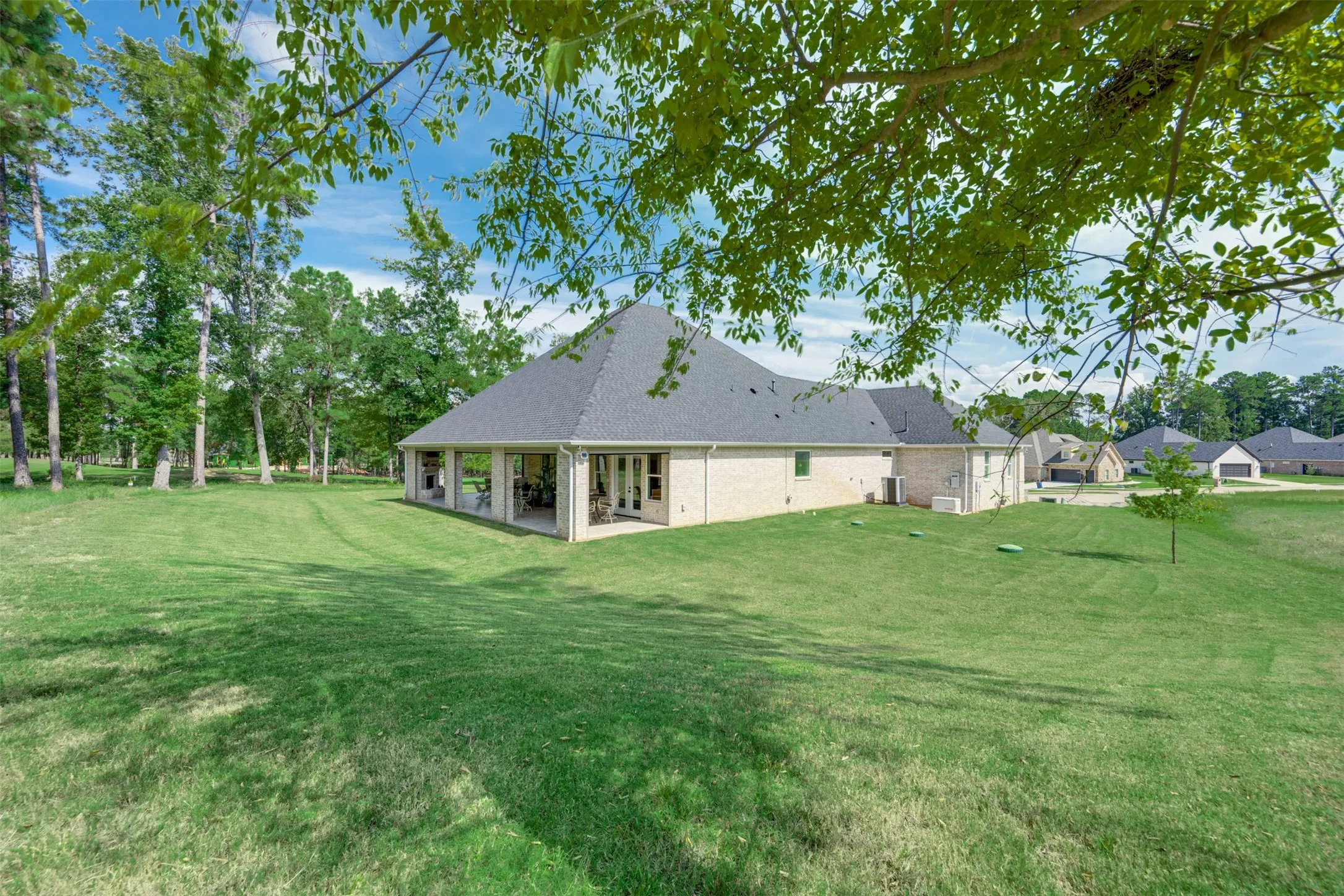 Single Family Residence For Sale in Cherokee County , 549 Eagles Nest Trail, Bullard, Texas 75757, 3 Bedroom, 3 Bathroom, 3 Garage spaces, 2,847 Sqft, built in 2022, mls#21405856, Real Estate Agent in Bullard, Homes For Sale in Cherokee county, Homes For Sale in Bullard, Realtor in Bullard Texas, Real Estate Brokerage Independent Realty Texas, Luminita Cordes Realtor