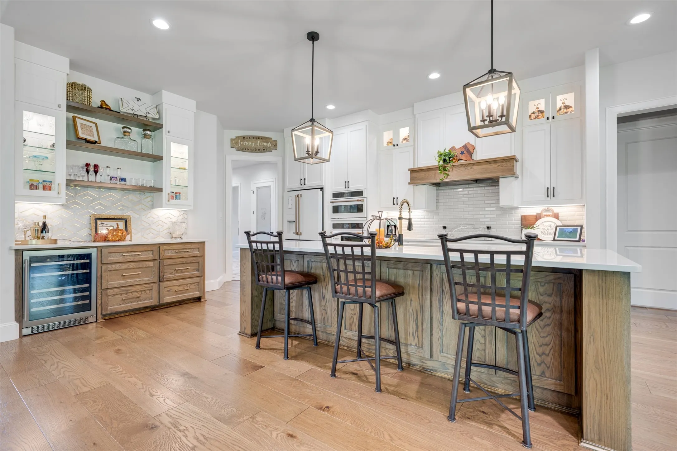 Single Family Residence For Sale in Cherokee County , 549 Eagles Nest Trail, Bullard, Texas 75757, 3 Bedroom, 3 Bathroom, 3 Garage spaces, 2,847 Sqft, built in 2022, mls#21405856, Real Estate Agent in Bullard, Homes For Sale in Cherokee county, Homes For Sale in Bullard, Realtor in Bullard Texas, Real Estate Brokerage Independent Realty Texas, Luminita Cordes Realtor