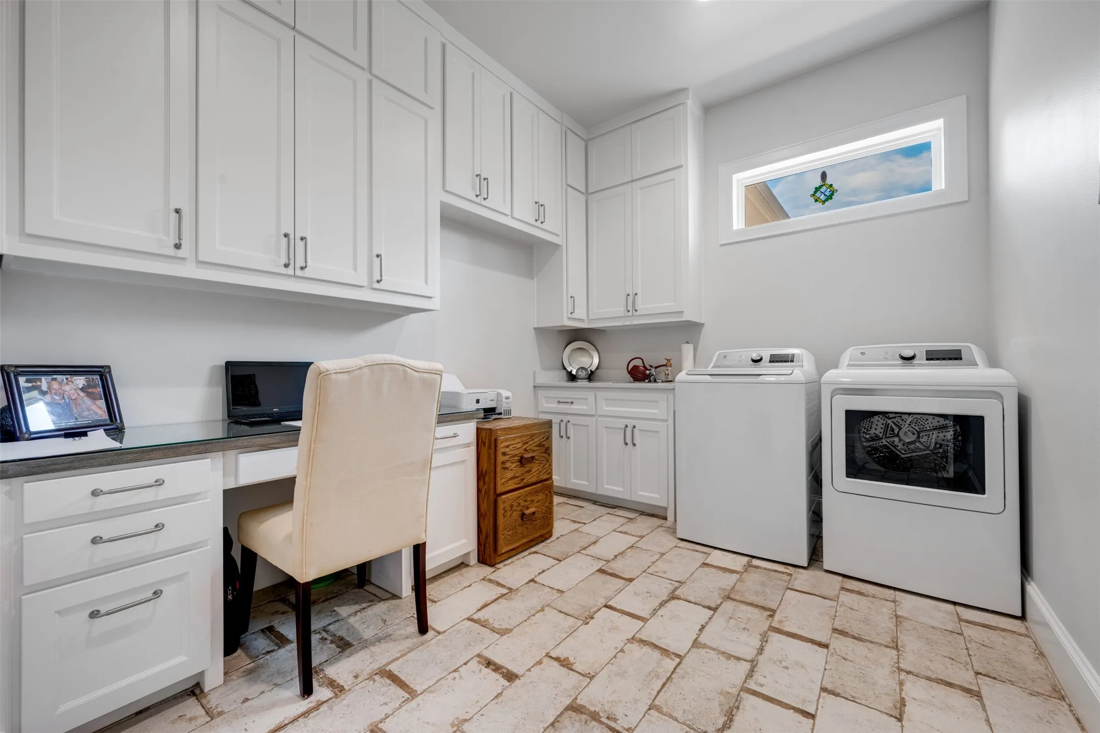 Single Family Residence For Sale in Cherokee County , 549 Eagles Nest Trail, Bullard, Texas 75757, 3 Bedroom, 3 Bathroom, 3 Garage spaces, 2,847 Sqft, built in 2022, mls#21405856, Real Estate Agent in Bullard, Homes For Sale in Cherokee county, Homes For Sale in Bullard, Realtor in Bullard Texas, Real Estate Brokerage Independent Realty Texas, Luminita Cordes Realtor