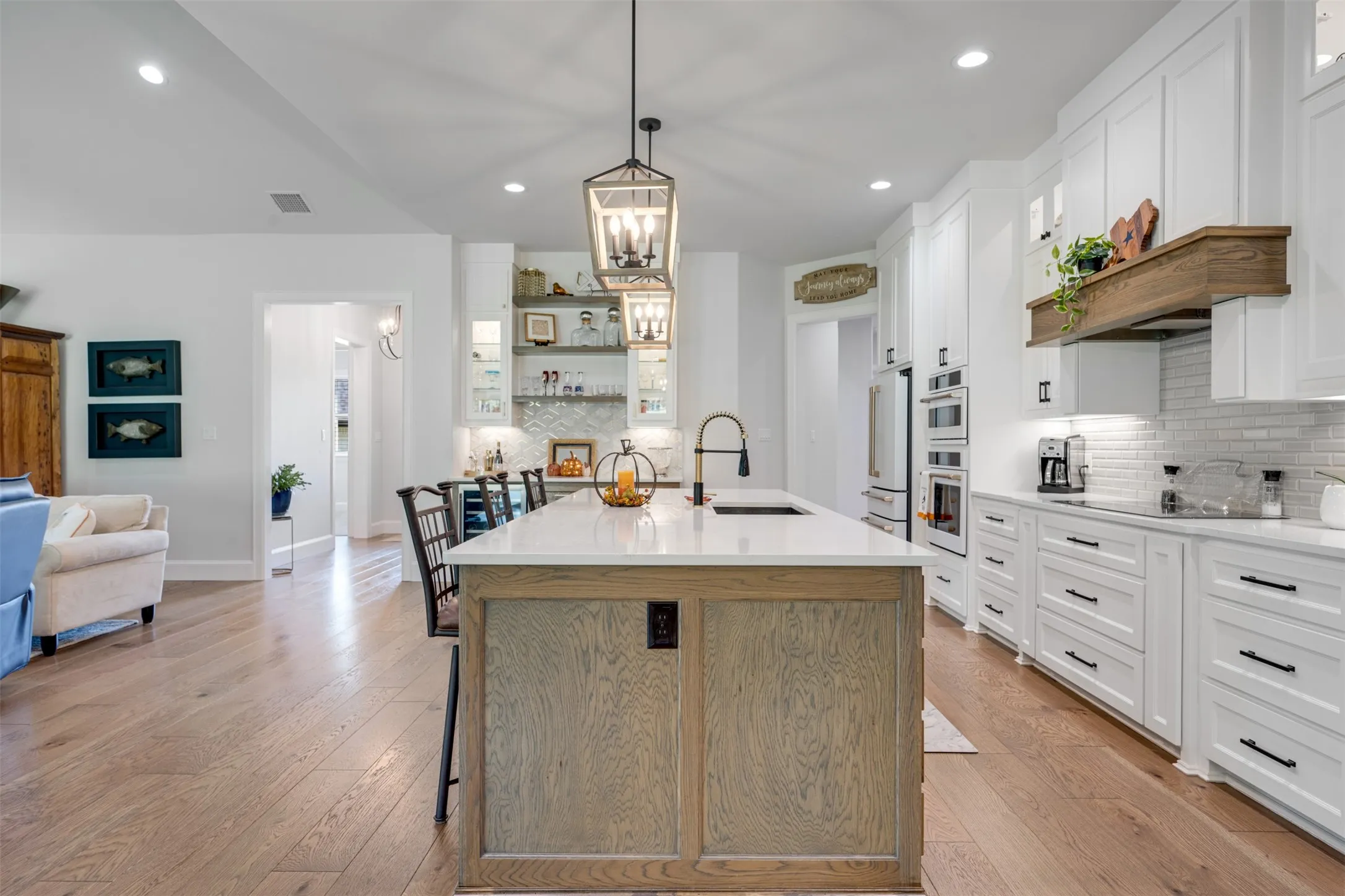 Single Family Residence For Sale in Cherokee County , 549 Eagles Nest Trail, Bullard, Texas 75757, 3 Bedroom, 3 Bathroom, 3 Garage spaces, 2,847 Sqft, built in 2022, mls#21405856, Real Estate Agent in Bullard, Homes For Sale in Cherokee county, Homes For Sale in Bullard, Realtor in Bullard Texas, Real Estate Brokerage Independent Realty Texas, Luminita Cordes Realtor