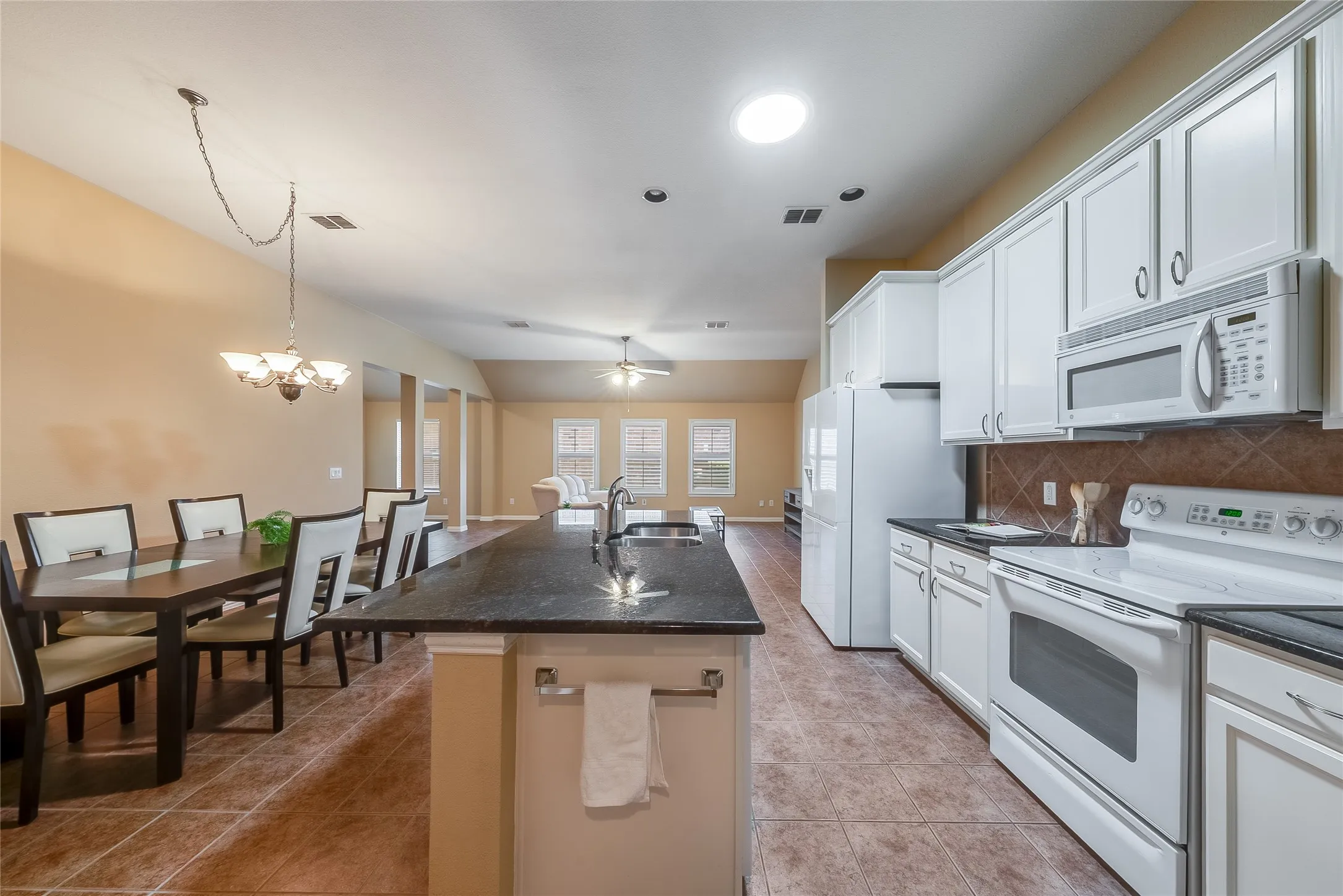 Single Family Residence For Sale in Collin County , 1307 Shinnecock Court, Fairview, Texas 75069, 2 Bedroom, 2 Bathroom, 2 Garage spaces, 1,571 Sqft, built in 2005, mls#21395829, Real Estate Agent in Fairview, Homes For Sale in Collin county, Homes For Sale in Fairview, Realtor in Fairview Texas, Real Estate Brokerage Independent Realty Texas, Luminita Cordes Realtor
