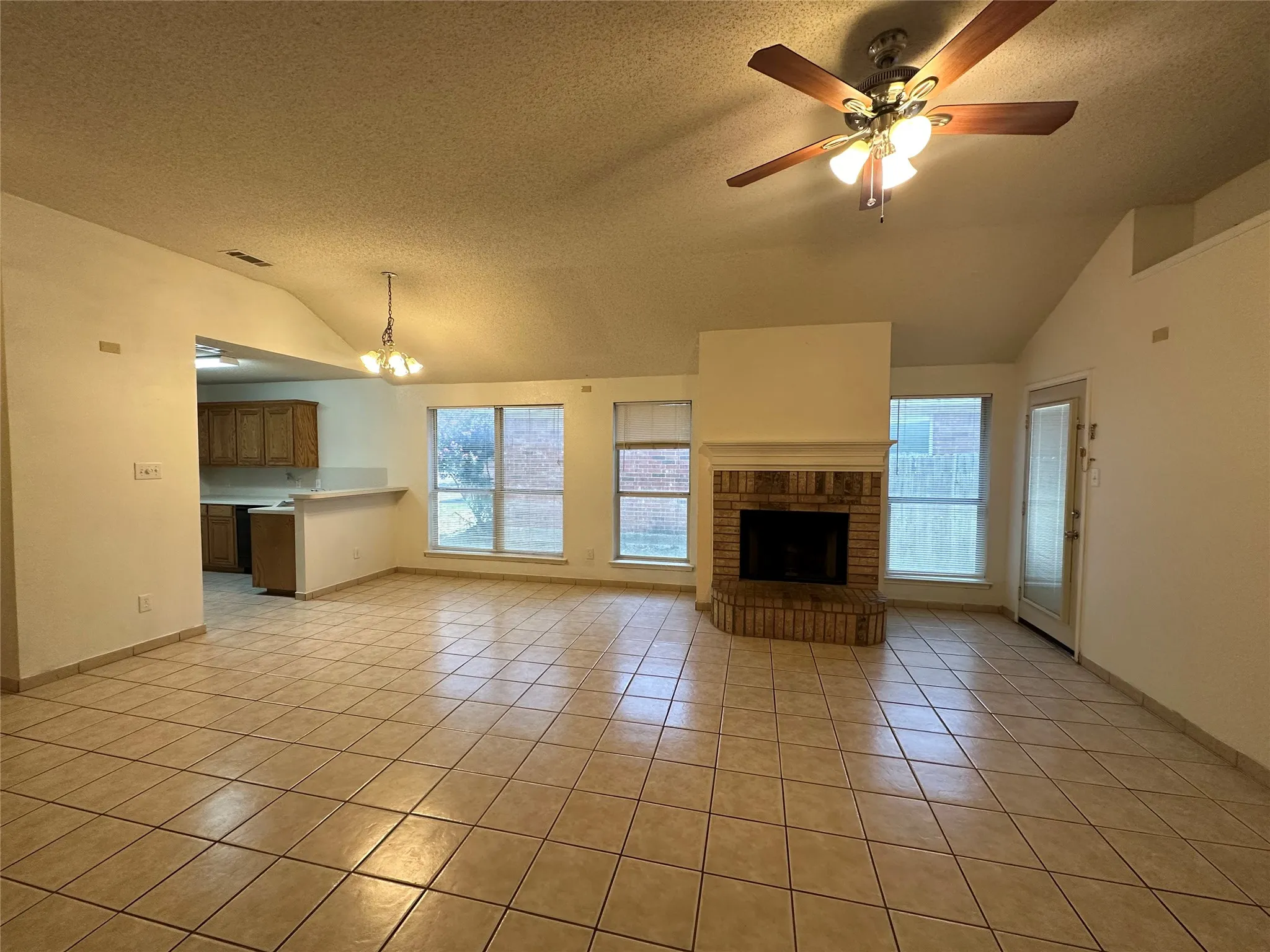 Single Family Residence For Rent in Tarrant County , 12216 Rolling Ridge Drive, Fort Worth, Texas 76028, 3 Bedroom, 2 Bathroom, 2 Garage spaces, 1,405 Sqft, built in 2002, mls#21403786, Real Estate Agent in Fort Worth, Homes For Rent in Tarrant county, Homes For Rent in Fort Worth, Realtor in Fort Worth Texas, Real Estate Brokerage Independent Realty Texas, Luminita Cordes Realtor