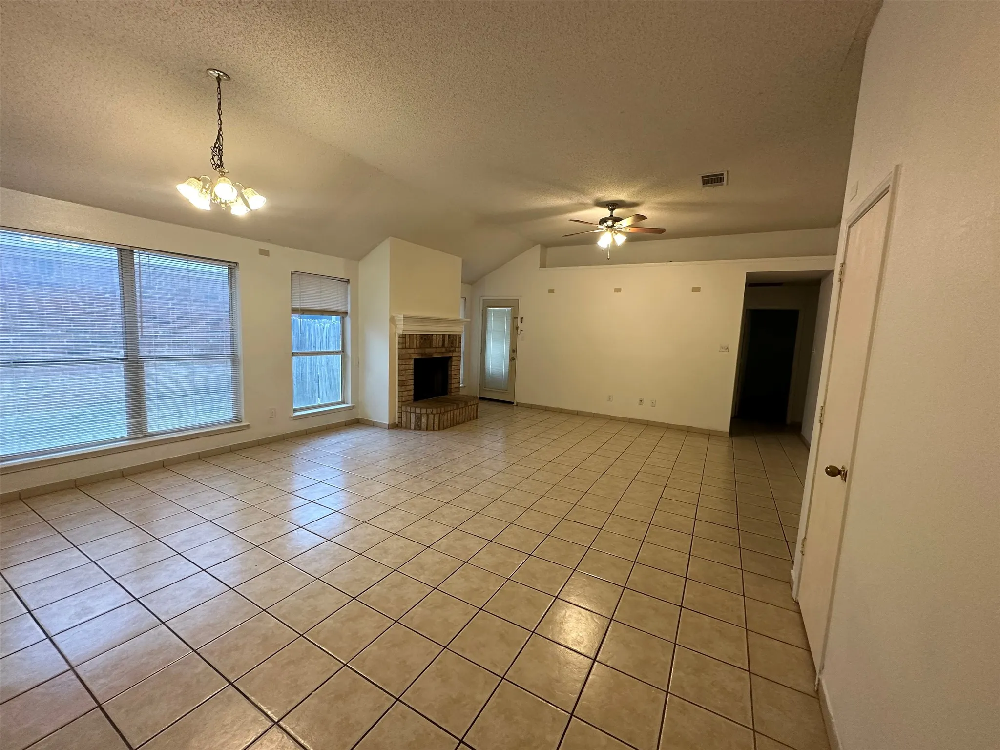 Single Family Residence For Rent in Tarrant County , 12216 Rolling Ridge Drive, Fort Worth, Texas 76028, 3 Bedroom, 2 Bathroom, 2 Garage spaces, 1,405 Sqft, built in 2002, mls#21403786, Real Estate Agent in Fort Worth, Homes For Rent in Tarrant county, Homes For Rent in Fort Worth, Realtor in Fort Worth Texas, Real Estate Brokerage Independent Realty Texas, Luminita Cordes Realtor