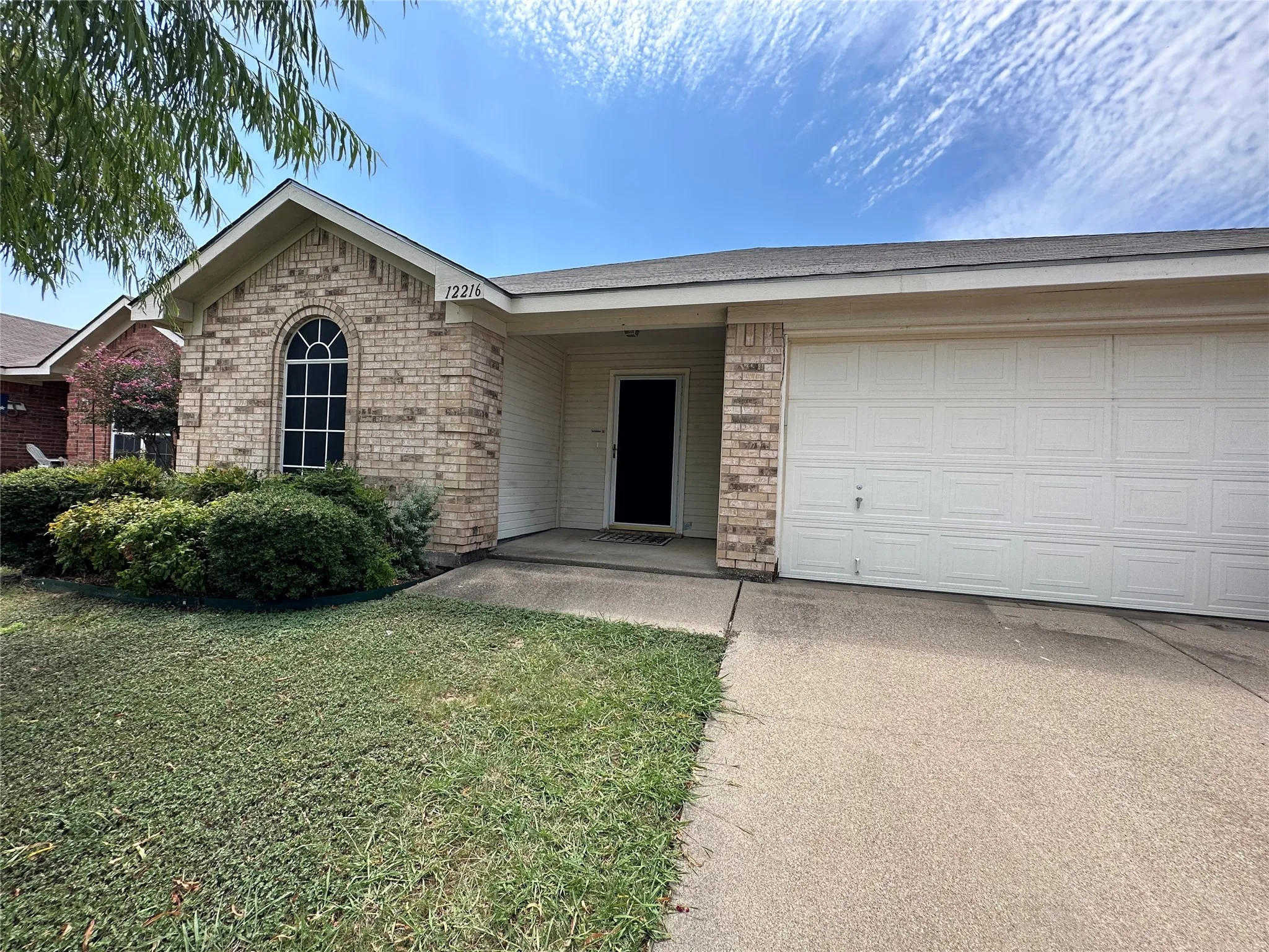 Single Family Residence For Rent in Tarrant County , 12216 Rolling Ridge Drive, Fort Worth, Texas 76028, 3 Bedroom, 2 Bathroom, 2 Garage spaces, 1,405 Sqft, built in 2002, mls#21403786, Real Estate Agent in Fort Worth, Homes For Rent in Tarrant county, Homes For Rent in Fort Worth, Realtor in Fort Worth Texas, Real Estate Brokerage Independent Realty Texas, Luminita Cordes Realtor