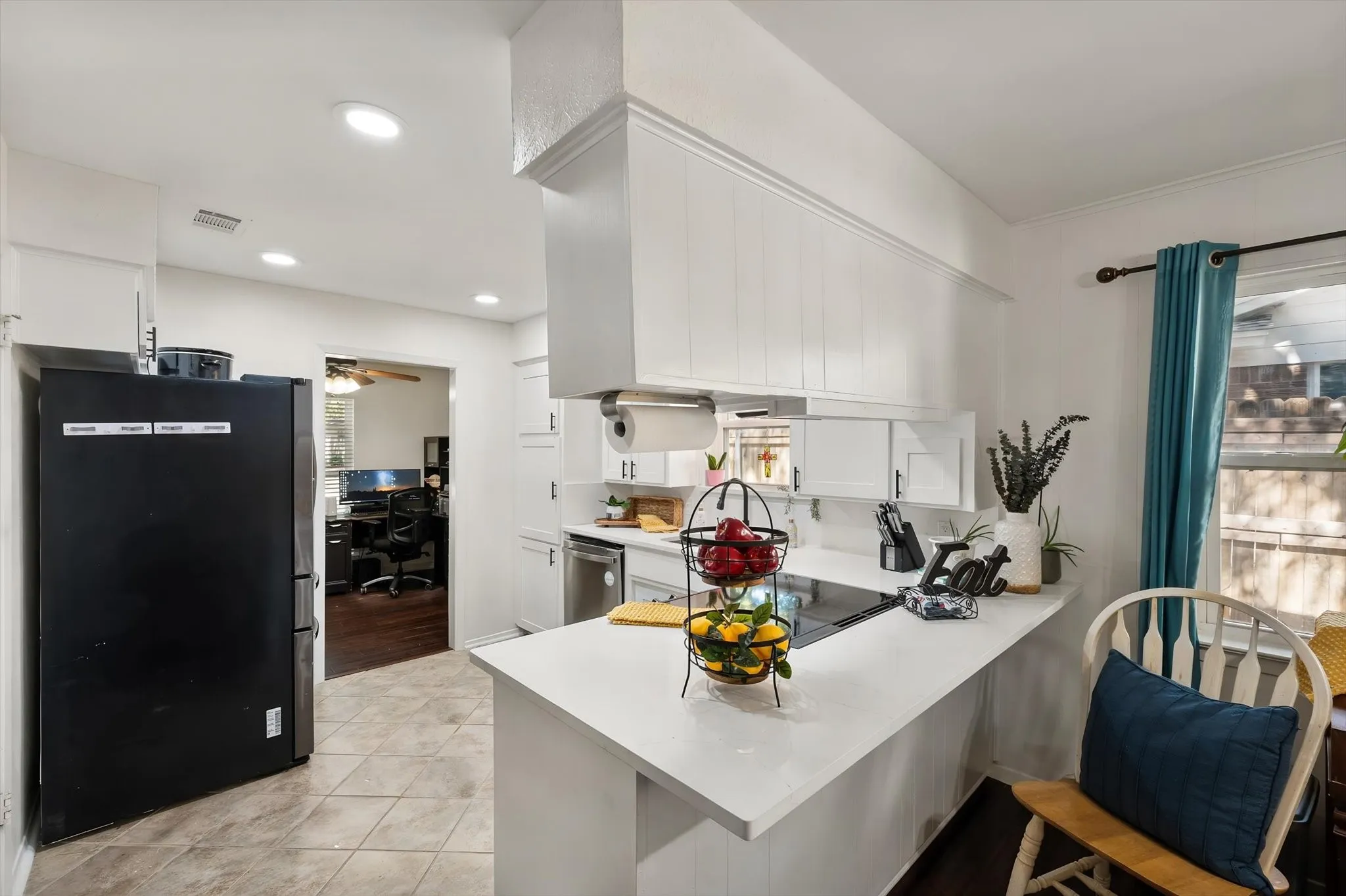 Single Family Residence For Sale in Tarrant County , 1012 Keith Drive, Hurst, Texas 76053, 4 Bedroom, 2 Bathroom, 2 Garage spaces, 1,998 Sqft, built in 1965, mls#21405688, Real Estate Agent in Hurst, Homes For Sale in Tarrant county, Homes For Sale in Hurst, Realtor in Hurst Texas, Real Estate Brokerage Independent Realty Texas, Luminita Cordes Realtor