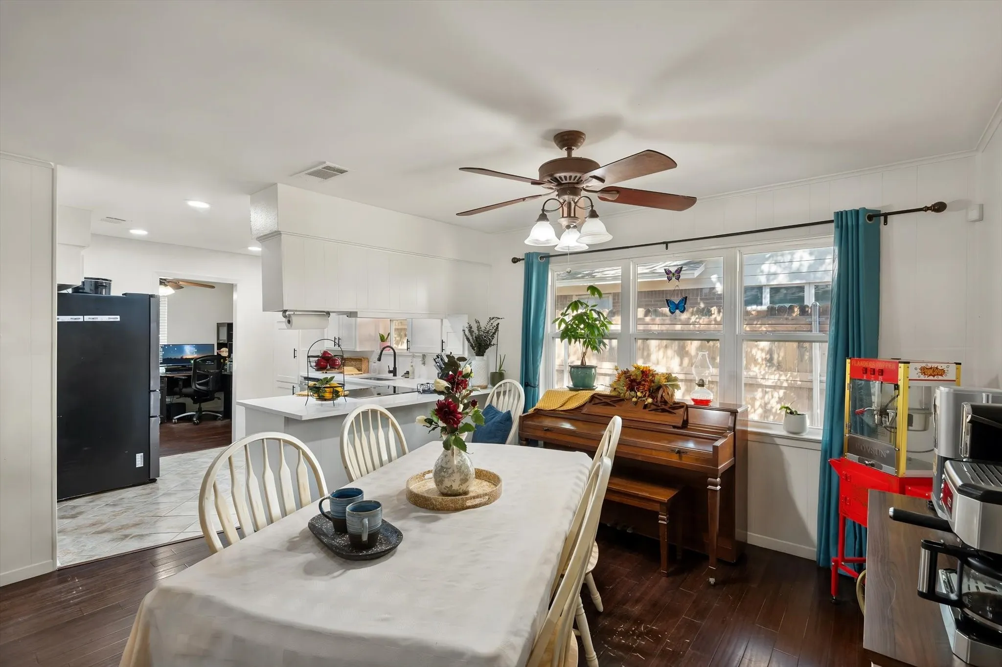 Single Family Residence For Sale in Tarrant County , 1012 Keith Drive, Hurst, Texas 76053, 4 Bedroom, 2 Bathroom, 2 Garage spaces, 1,998 Sqft, built in 1965, mls#21405688, Real Estate Agent in Hurst, Homes For Sale in Tarrant county, Homes For Sale in Hurst, Realtor in Hurst Texas, Real Estate Brokerage Independent Realty Texas, Luminita Cordes Realtor