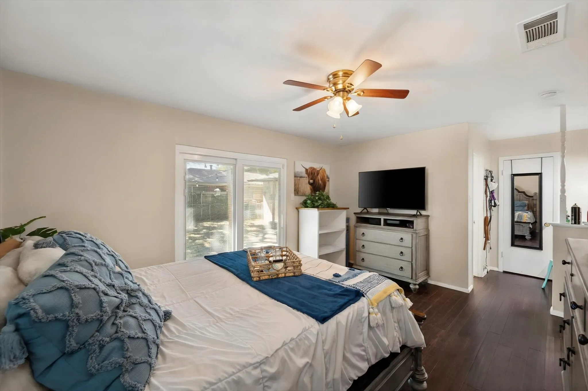 Single Family Residence For Sale in Tarrant County , 1012 Keith Drive, Hurst, Texas 76053, 4 Bedroom, 2 Bathroom, 2 Garage spaces, 1,998 Sqft, built in 1965, mls#21405688, Real Estate Agent in Hurst, Homes For Sale in Tarrant county, Homes For Sale in Hurst, Realtor in Hurst Texas, Real Estate Brokerage Independent Realty Texas, Luminita Cordes Realtor