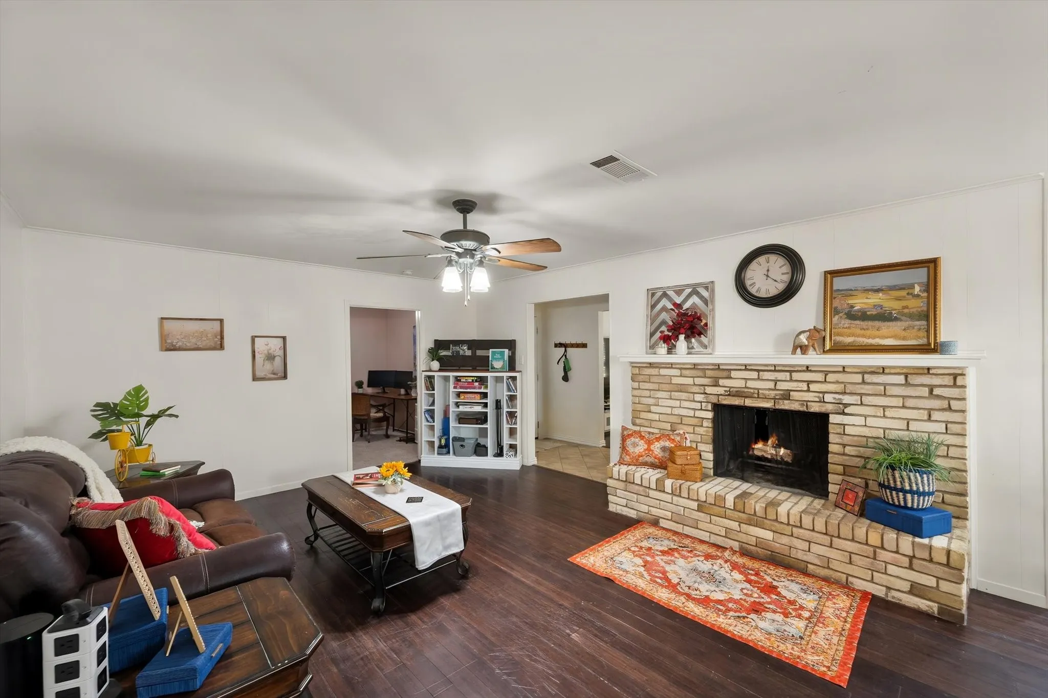 Single Family Residence For Sale in Tarrant County , 1012 Keith Drive, Hurst, Texas 76053, 4 Bedroom, 2 Bathroom, 2 Garage spaces, 1,998 Sqft, built in 1965, mls#21405688, Real Estate Agent in Hurst, Homes For Sale in Tarrant county, Homes For Sale in Hurst, Realtor in Hurst Texas, Real Estate Brokerage Independent Realty Texas, Luminita Cordes Realtor