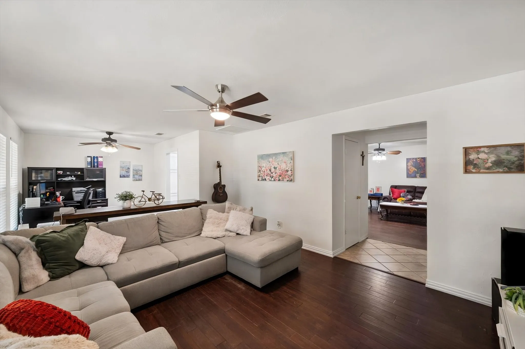 Single Family Residence For Sale in Tarrant County , 1012 Keith Drive, Hurst, Texas 76053, 4 Bedroom, 2 Bathroom, 2 Garage spaces, 1,998 Sqft, built in 1965, mls#21405688, Real Estate Agent in Hurst, Homes For Sale in Tarrant county, Homes For Sale in Hurst, Realtor in Hurst Texas, Real Estate Brokerage Independent Realty Texas, Luminita Cordes Realtor