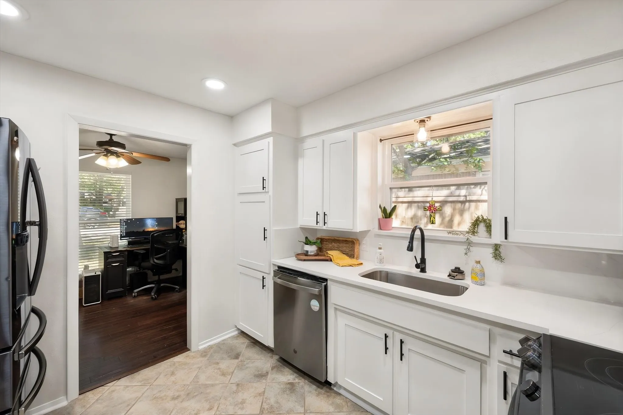 Single Family Residence For Sale in Tarrant County , 1012 Keith Drive, Hurst, Texas 76053, 4 Bedroom, 2 Bathroom, 2 Garage spaces, 1,998 Sqft, built in 1965, mls#21405688, Real Estate Agent in Hurst, Homes For Sale in Tarrant county, Homes For Sale in Hurst, Realtor in Hurst Texas, Real Estate Brokerage Independent Realty Texas, Luminita Cordes Realtor