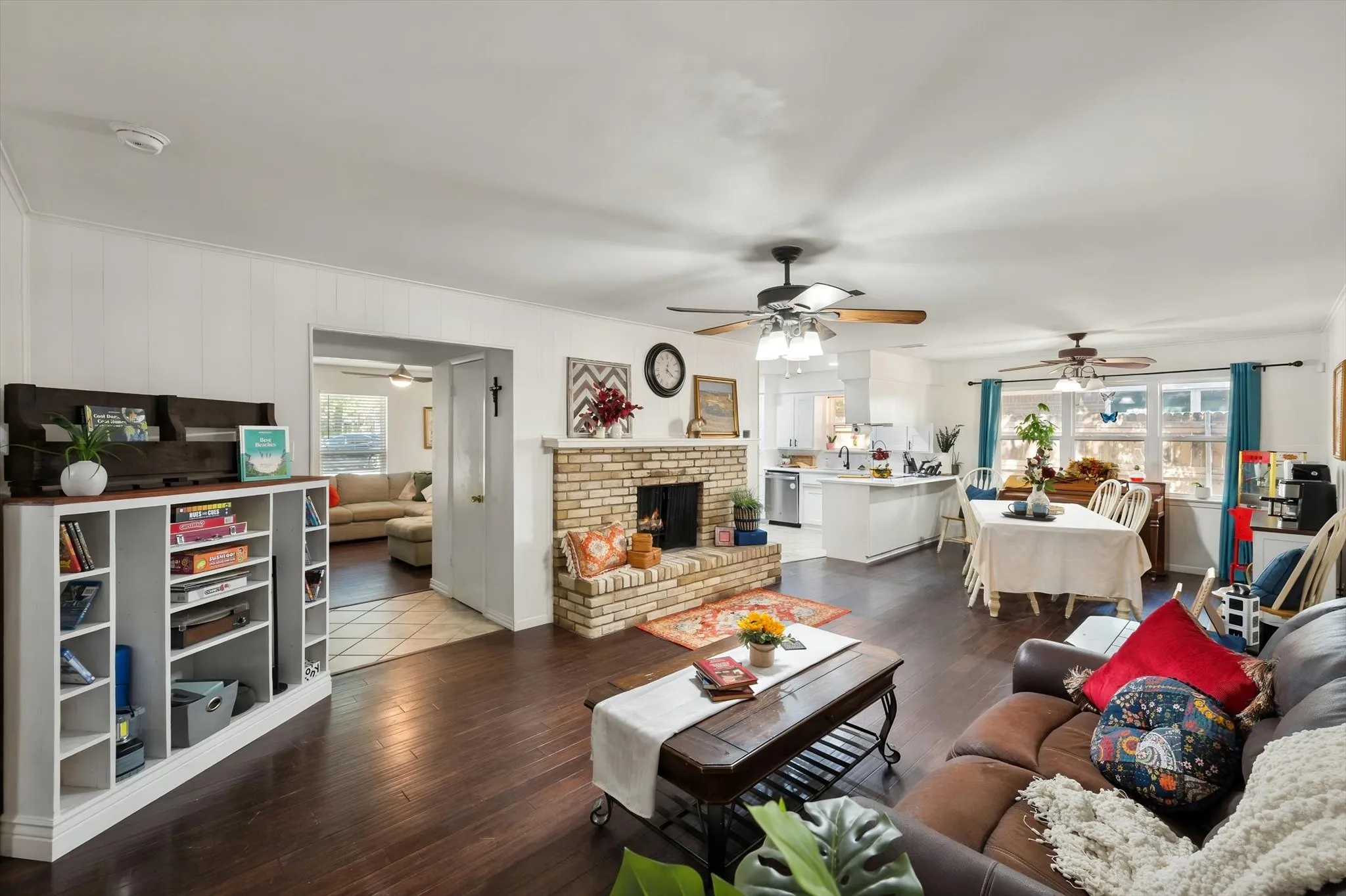 Single Family Residence For Sale in Tarrant County , 1012 Keith Drive, Hurst, Texas 76053, 4 Bedroom, 2 Bathroom, 2 Garage spaces, 1,998 Sqft, built in 1965, mls#21405688, Real Estate Agent in Hurst, Homes For Sale in Tarrant county, Homes For Sale in Hurst, Realtor in Hurst Texas, Real Estate Brokerage Independent Realty Texas, Luminita Cordes Realtor