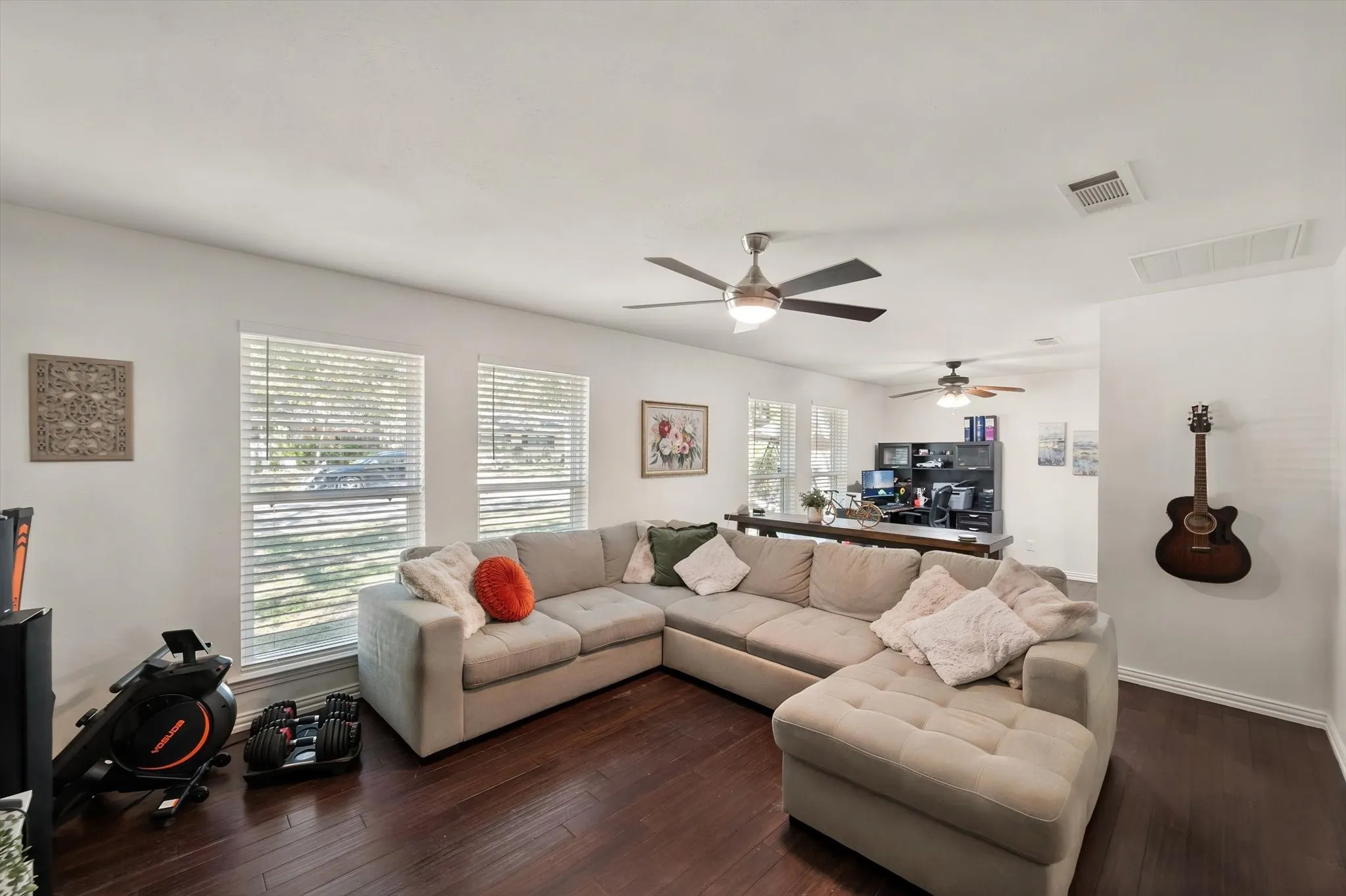 Single Family Residence For Sale in Tarrant County , 1012 Keith Drive, Hurst, Texas 76053, 4 Bedroom, 2 Bathroom, 2 Garage spaces, 1,998 Sqft, built in 1965, mls#21405688, Real Estate Agent in Hurst, Homes For Sale in Tarrant county, Homes For Sale in Hurst, Realtor in Hurst Texas, Real Estate Brokerage Independent Realty Texas, Luminita Cordes Realtor