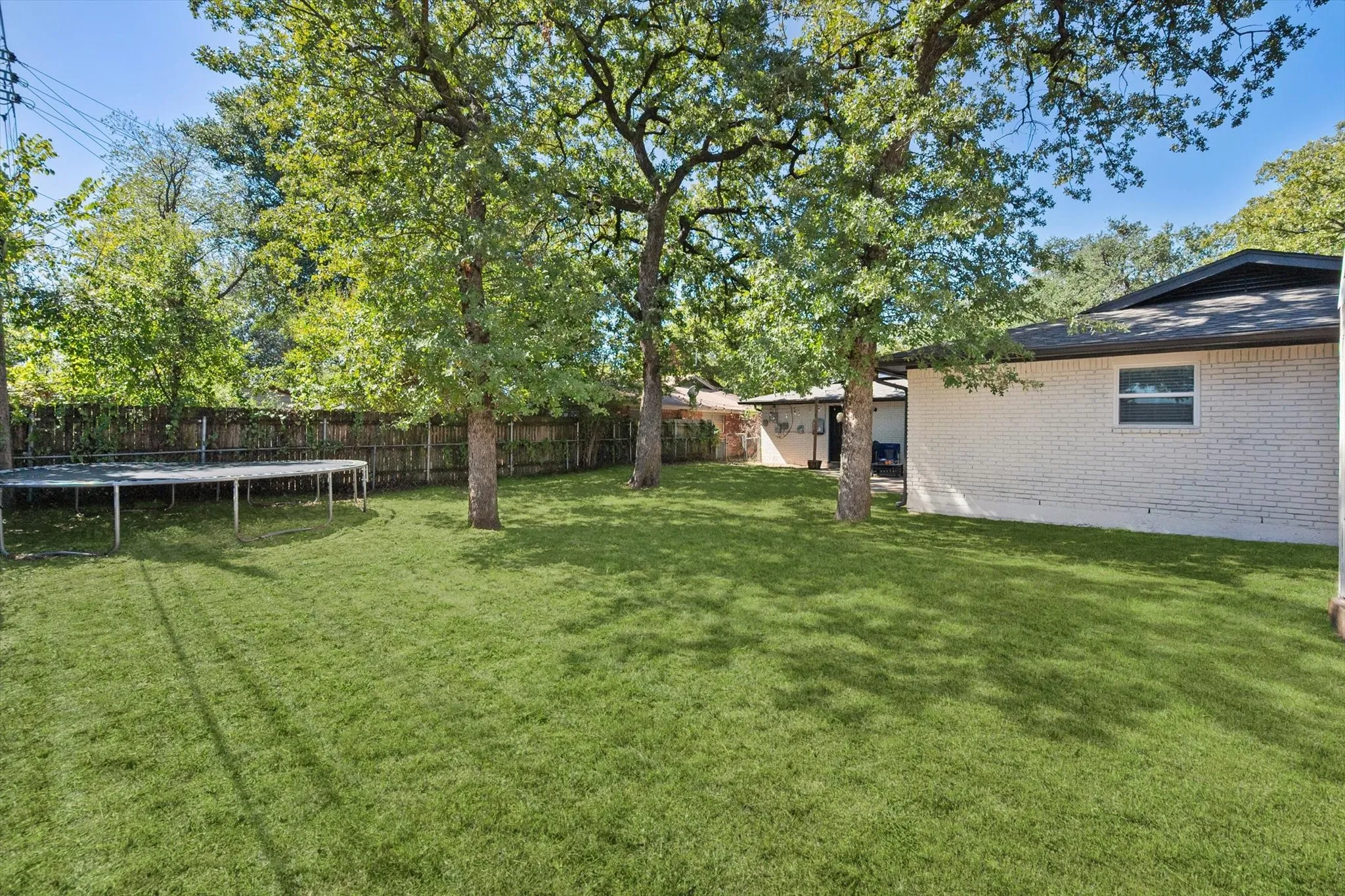 Single Family Residence For Sale in Tarrant County , 1012 Keith Drive, Hurst, Texas 76053, 4 Bedroom, 2 Bathroom, 2 Garage spaces, 1,998 Sqft, built in 1965, mls#21405688, Real Estate Agent in Hurst, Homes For Sale in Tarrant county, Homes For Sale in Hurst, Realtor in Hurst Texas, Real Estate Brokerage Independent Realty Texas, Luminita Cordes Realtor