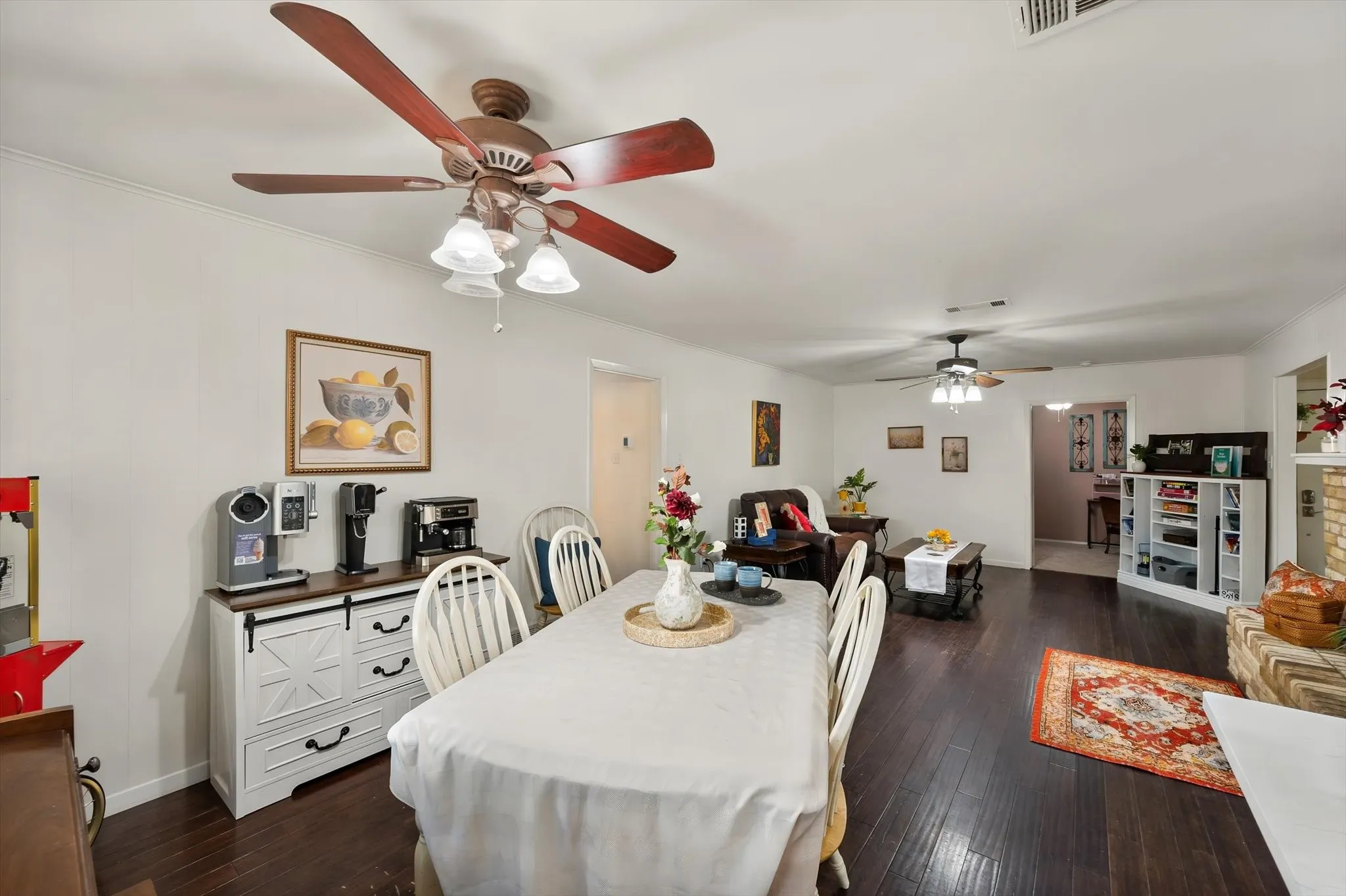 Single Family Residence For Sale in Tarrant County , 1012 Keith Drive, Hurst, Texas 76053, 4 Bedroom, 2 Bathroom, 2 Garage spaces, 1,998 Sqft, built in 1965, mls#21405688, Real Estate Agent in Hurst, Homes For Sale in Tarrant county, Homes For Sale in Hurst, Realtor in Hurst Texas, Real Estate Brokerage Independent Realty Texas, Luminita Cordes Realtor