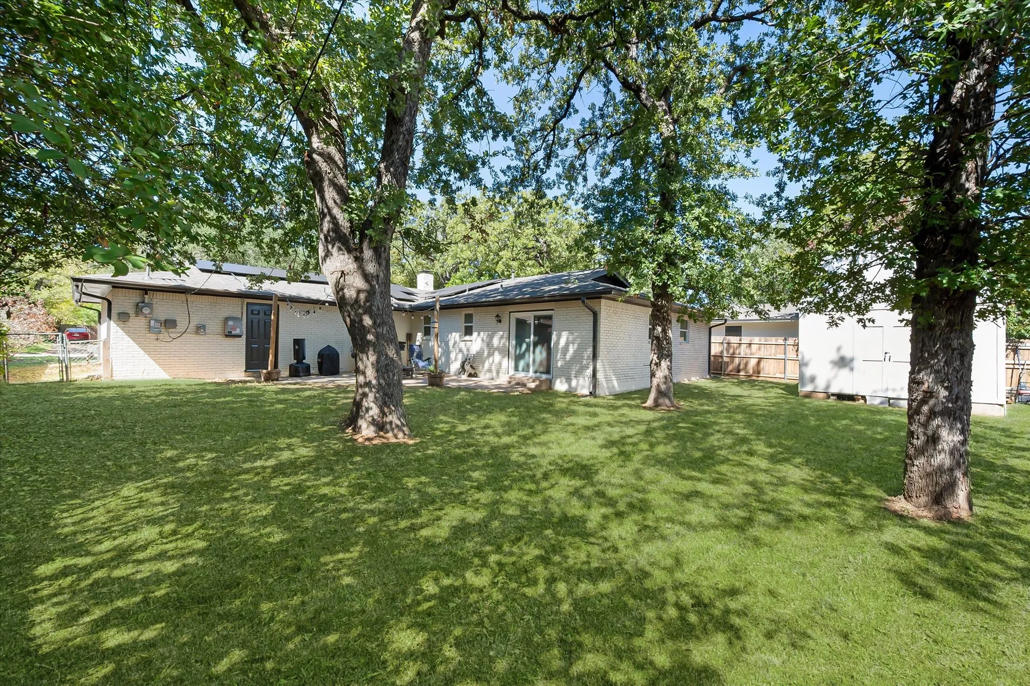 Single Family Residence For Sale in Tarrant County , 1012 Keith Drive, Hurst, Texas 76053, 4 Bedroom, 2 Bathroom, 2 Garage spaces, 1,998 Sqft, built in 1965, mls#21405688, Real Estate Agent in Hurst, Homes For Sale in Tarrant county, Homes For Sale in Hurst, Realtor in Hurst Texas, Real Estate Brokerage Independent Realty Texas, Luminita Cordes Realtor