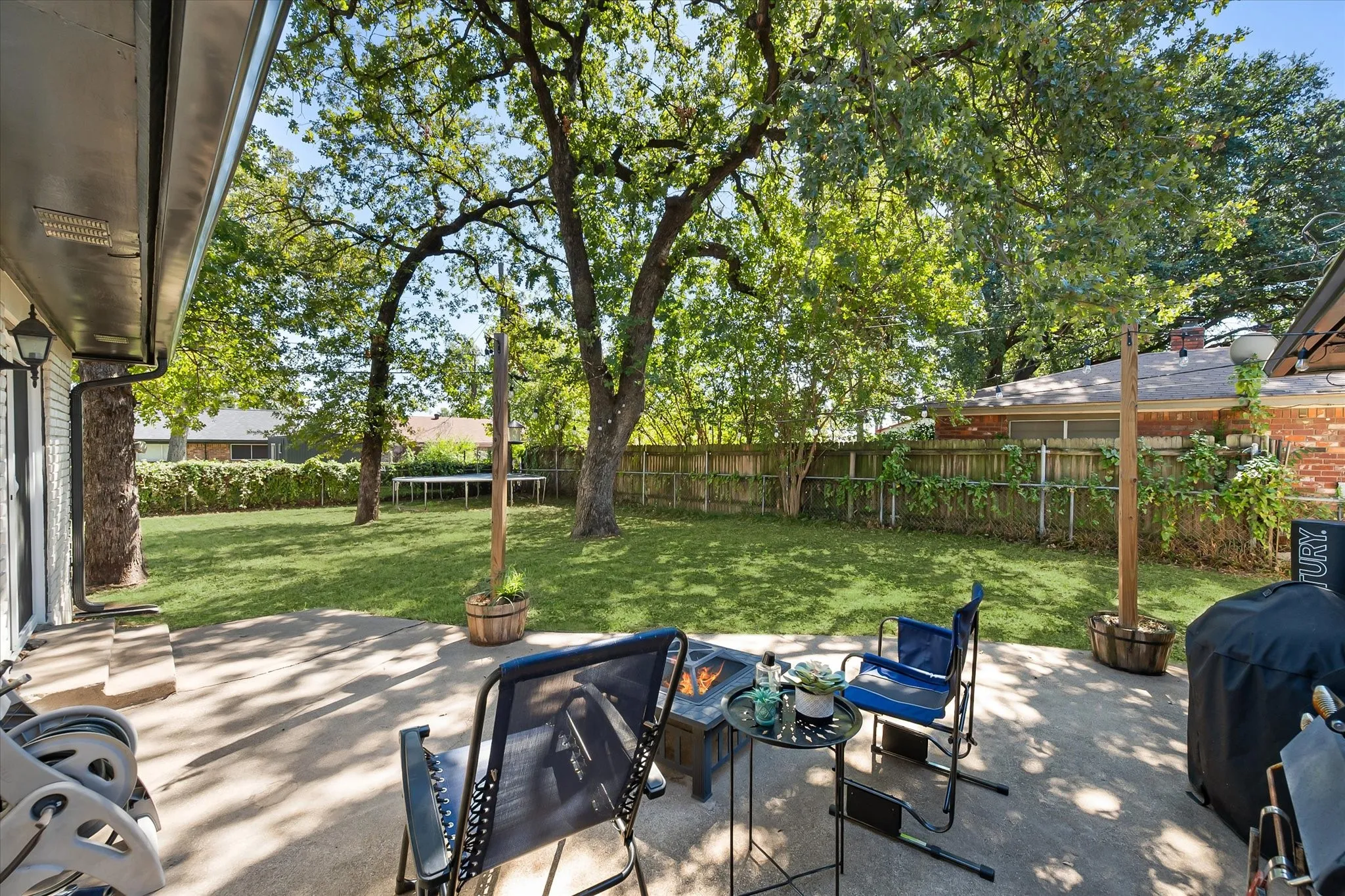 Single Family Residence For Sale in Tarrant County , 1012 Keith Drive, Hurst, Texas 76053, 4 Bedroom, 2 Bathroom, 2 Garage spaces, 1,998 Sqft, built in 1965, mls#21405688, Real Estate Agent in Hurst, Homes For Sale in Tarrant county, Homes For Sale in Hurst, Realtor in Hurst Texas, Real Estate Brokerage Independent Realty Texas, Luminita Cordes Realtor