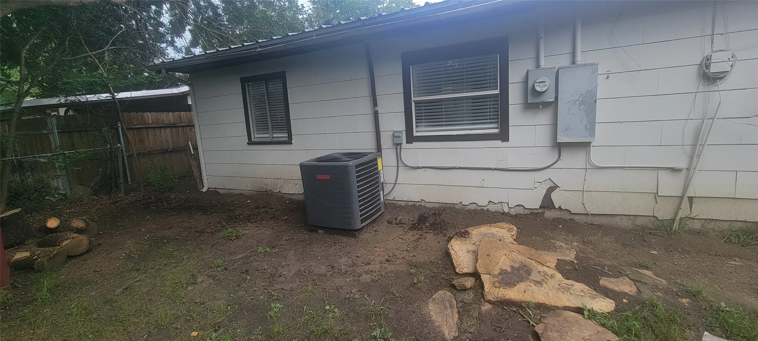 Single Family Residence For Rent in Johnson County , 716 N Cummings Drive, Alvarado, Texas 76009, 3 Bedroom, 1 Bathroom, Garage spaces, 1,200 Sqft, built in 1985, mls#21405977, Real Estate Agent in Alvarado, Homes For Rent in Johnson county, Homes For Rent in Alvarado, Realtor in Alvarado Texas, Real Estate Brokerage Independent Realty Texas, Luminita Cordes Realtor