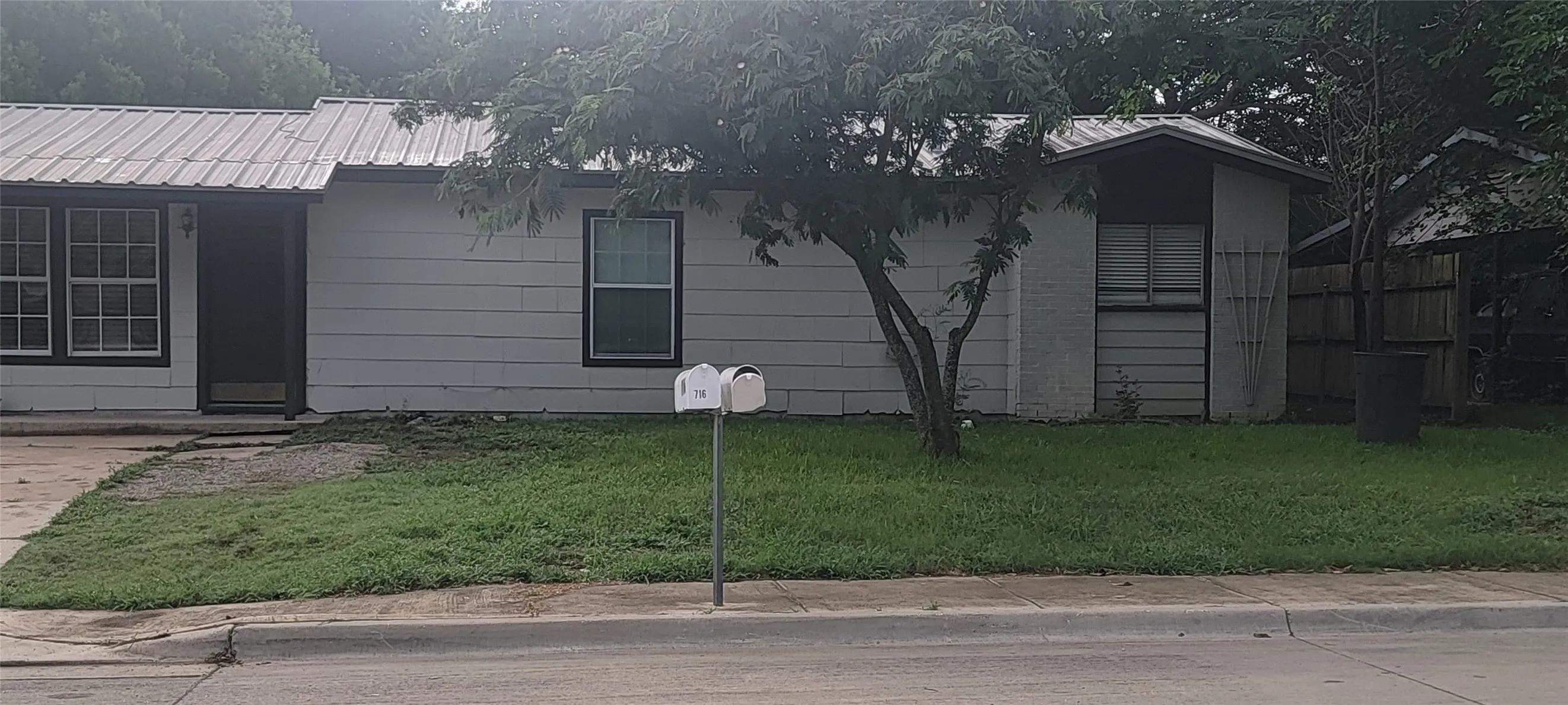 Single Family Residence For Rent in Johnson County , 716 N Cummings Drive, Alvarado, Texas 76009, 3 Bedroom, 1 Bathroom, Garage spaces, 1,200 Sqft, built in 1985, mls#21405977, Real Estate Agent in Alvarado, Homes For Rent in Johnson county, Homes For Rent in Alvarado, Realtor in Alvarado Texas, Real Estate Brokerage Independent Realty Texas, Luminita Cordes Realtor