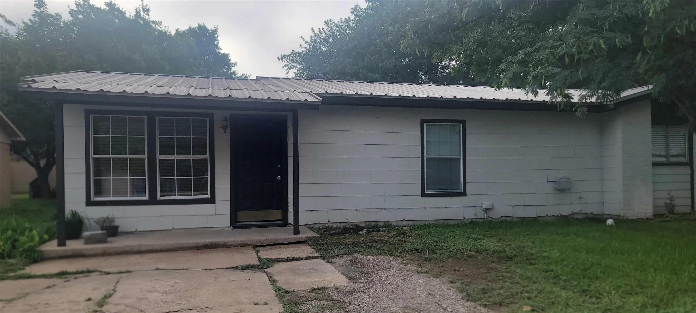 Single Family Residence For Rent in Johnson County , 716 N Cummings Drive, Alvarado, Texas 76009, 3 Bedroom, 1 Bathroom, Garage spaces, 1,200 Sqft, built in 1985, mls#21405977, Real Estate Agent in Alvarado, Homes For Rent in Johnson county, Homes For Rent in Alvarado, Realtor in Alvarado Texas, Real Estate Brokerage Independent Realty Texas, Luminita Cordes Realtor