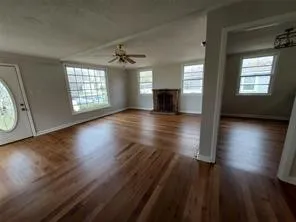 Single Family Residence For Rent in Tarrant County , 2505 Earl Lane, Fort Worth, Texas 76107, 2 Bedroom, 1 Bathroom, Garage spaces, 1,012 Sqft, built in 1946, mls#21405987, Real Estate Agent in Fort Worth, Homes For Rent in Tarrant county, Homes For Rent in Fort Worth, Realtor in Fort Worth Texas, Real Estate Brokerage Independent Realty Texas, Luminita Cordes Realtor
