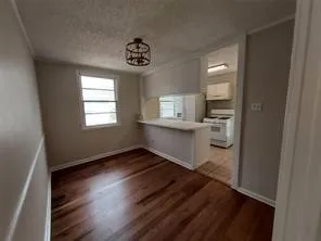 Single Family Residence For Rent in Tarrant County , 2505 Earl Lane, Fort Worth, Texas 76107, 2 Bedroom, 1 Bathroom, Garage spaces, 1,012 Sqft, built in 1946, mls#21405987, Real Estate Agent in Fort Worth, Homes For Rent in Tarrant county, Homes For Rent in Fort Worth, Realtor in Fort Worth Texas, Real Estate Brokerage Independent Realty Texas, Luminita Cordes Realtor