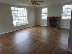 Single Family Residence For Rent in Tarrant County , 2505 Earl Lane, Fort Worth, Texas 76107, 2 Bedroom, 1 Bathroom, Garage spaces, 1,012 Sqft, built in 1946, mls#21405987, Real Estate Agent in Fort Worth, Homes For Rent in Tarrant county, Homes For Rent in Fort Worth, Realtor in Fort Worth Texas, Real Estate Brokerage Independent Realty Texas, Luminita Cordes Realtor