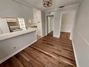 Single Family Residence For Rent in Tarrant County , 2505 Earl Lane, Fort Worth, Texas 76107, 2 Bedroom, 1 Bathroom, Garage spaces, 1,012 Sqft, built in 1946, mls#21405987, Real Estate Agent in Fort Worth, Homes For Rent in Tarrant county, Homes For Rent in Fort Worth, Realtor in Fort Worth Texas, Real Estate Brokerage Independent Realty Texas, Luminita Cordes Realtor
