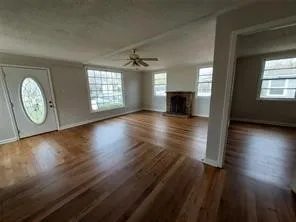 Single Family Residence For Rent in Tarrant County , 2505 Earl Lane, Fort Worth, Texas 76107, 2 Bedroom, 1 Bathroom, Garage spaces, 1,012 Sqft, built in 1946, mls#21405987, Real Estate Agent in Fort Worth, Homes For Rent in Tarrant county, Homes For Rent in Fort Worth, Realtor in Fort Worth Texas, Real Estate Brokerage Independent Realty Texas, Luminita Cordes Realtor