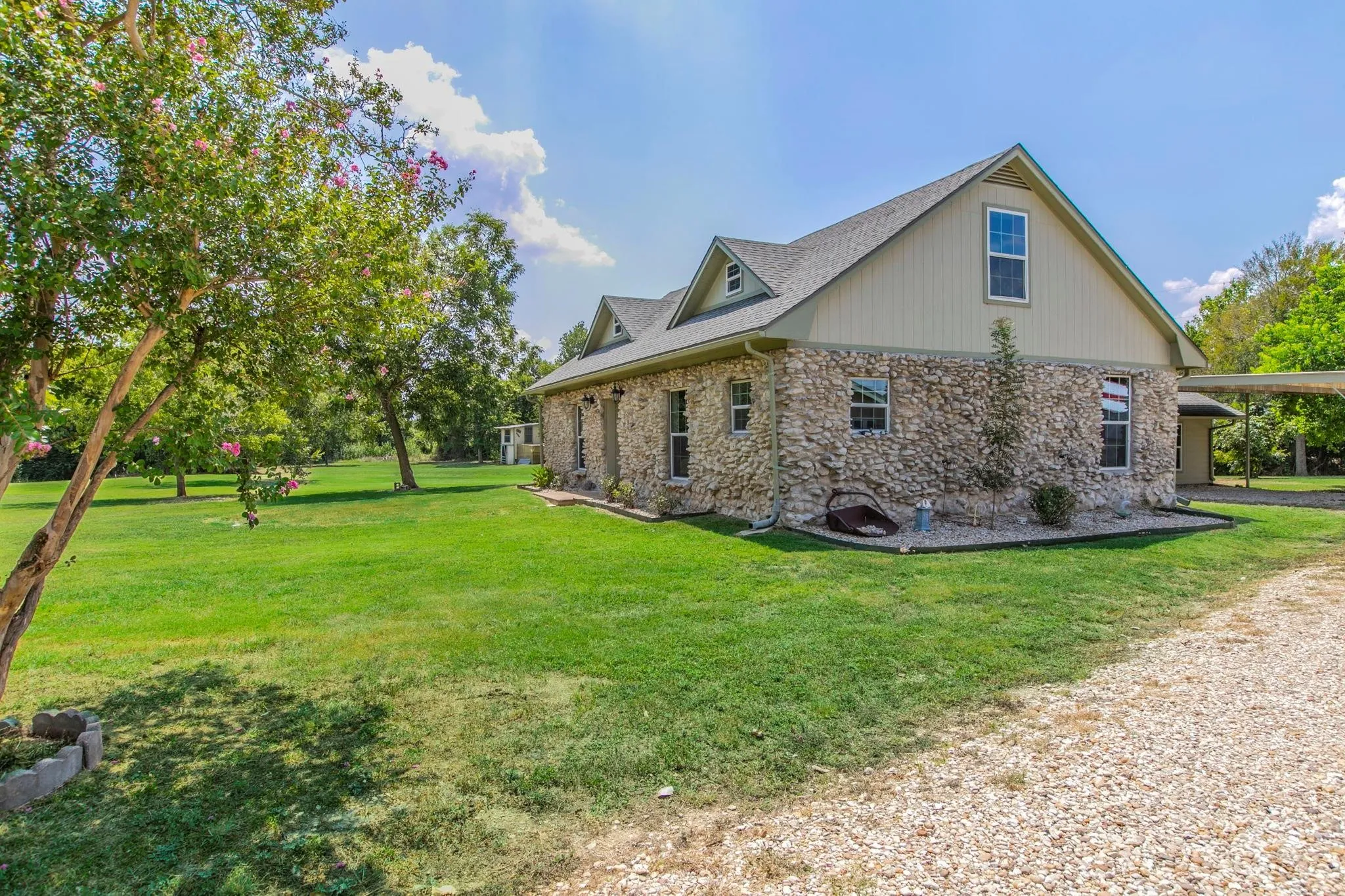 Single Family Residence For Rent in Mc Lennan County , 768 Elmwood Drive, Woodway, Texas 76712, 4 Bedroom, 3 Bathroom, Garage spaces, 2,920 Sqft, built in 1963, mls#21405993, Real Estate Agent in Woodway, Homes For Rent in Mc Lennan county, Homes For Rent in Woodway, Realtor in Woodway Texas, Real Estate Brokerage Independent Realty Texas, Luminita Cordes Realtor