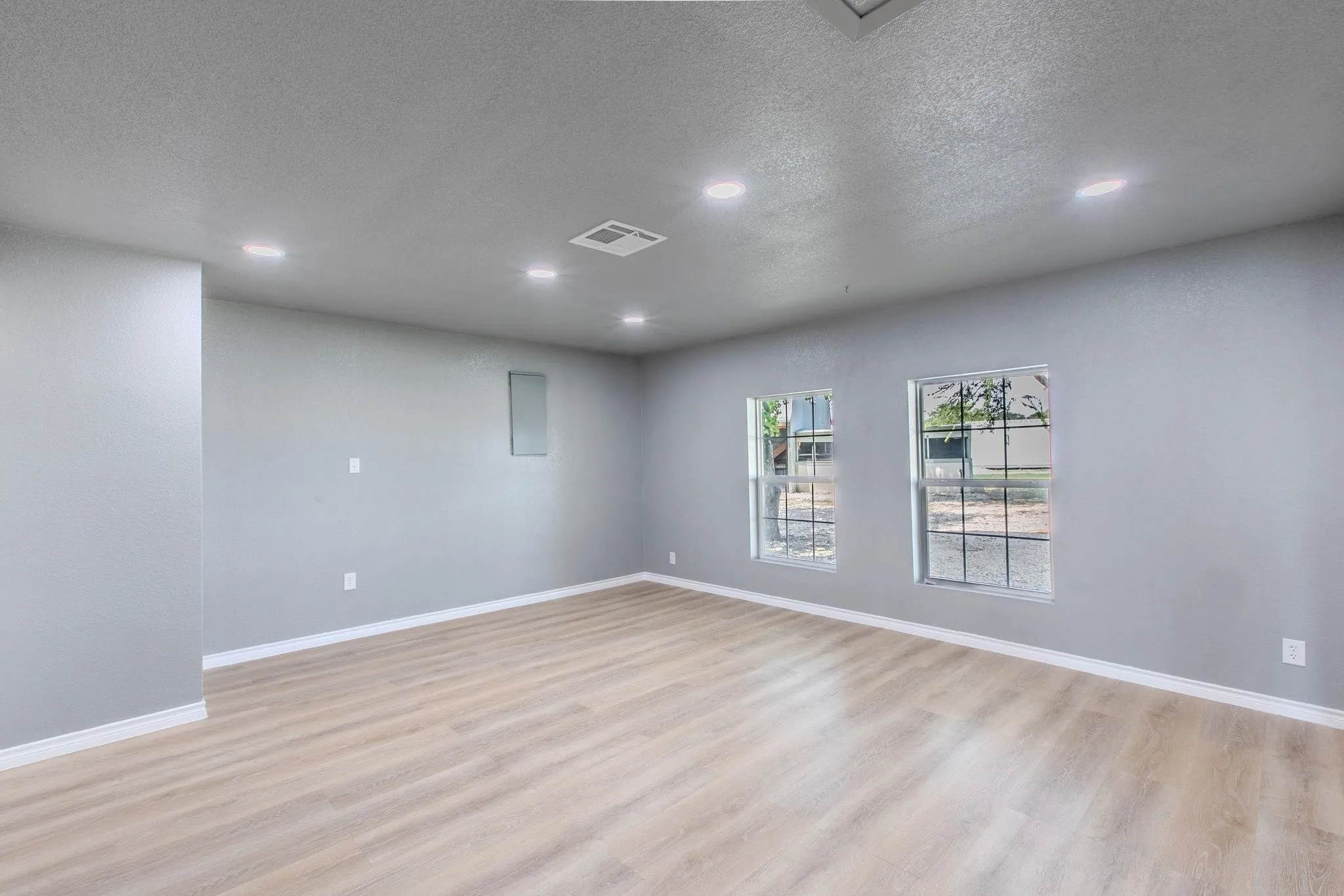 Single Family Residence For Rent in Mc Lennan County , 768 Elmwood Drive, Woodway, Texas 76712, 4 Bedroom, 3 Bathroom, Garage spaces, 2,920 Sqft, built in 1963, mls#21405993, Real Estate Agent in Woodway, Homes For Rent in Mc Lennan county, Homes For Rent in Woodway, Realtor in Woodway Texas, Real Estate Brokerage Independent Realty Texas, Luminita Cordes Realtor