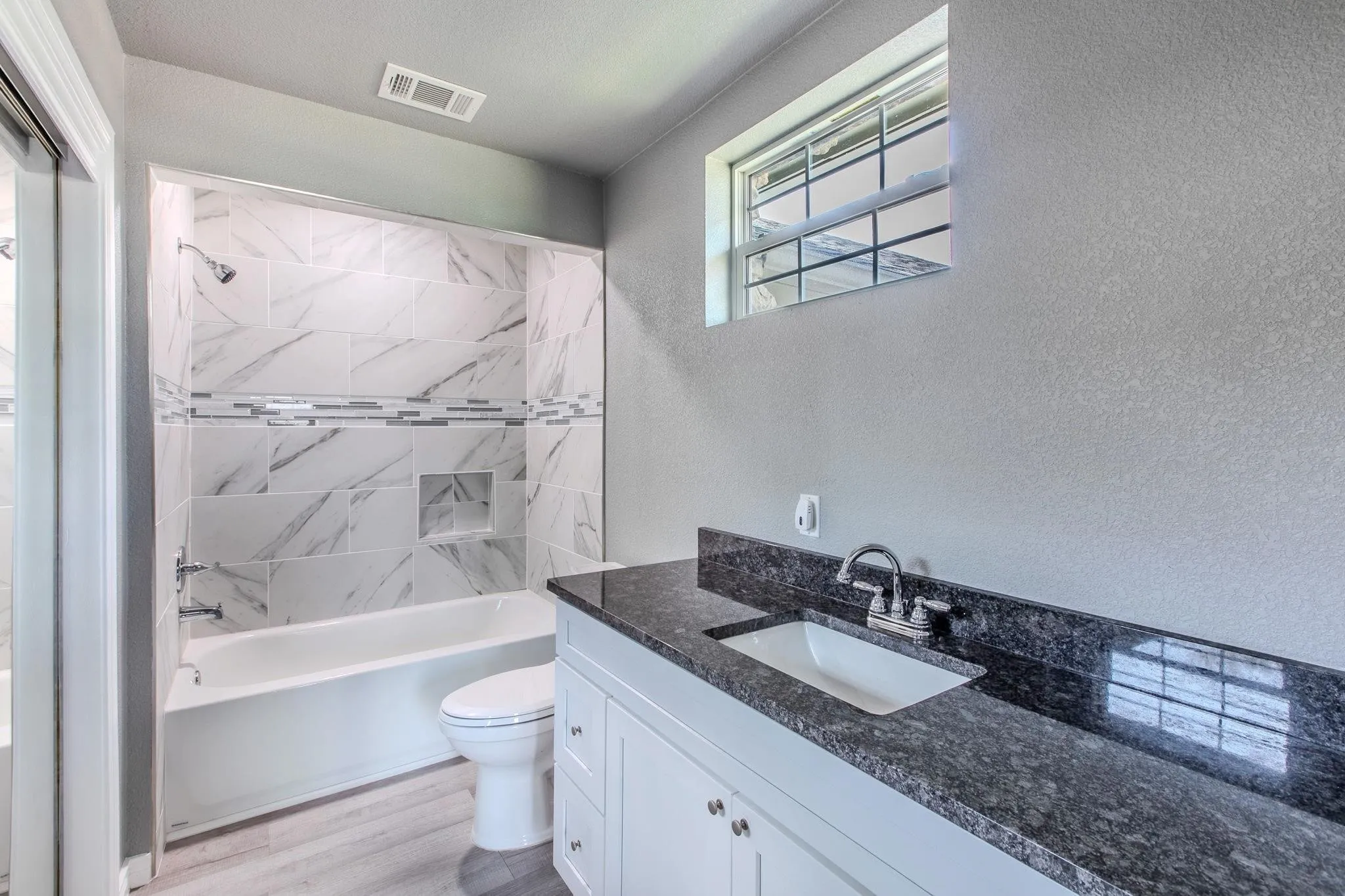 Single Family Residence For Rent in Mc Lennan County , 768 Elmwood Drive, Woodway, Texas 76712, 4 Bedroom, 3 Bathroom, Garage spaces, 2,920 Sqft, built in 1963, mls#21405993, Real Estate Agent in Woodway, Homes For Rent in Mc Lennan county, Homes For Rent in Woodway, Realtor in Woodway Texas, Real Estate Brokerage Independent Realty Texas, Luminita Cordes Realtor