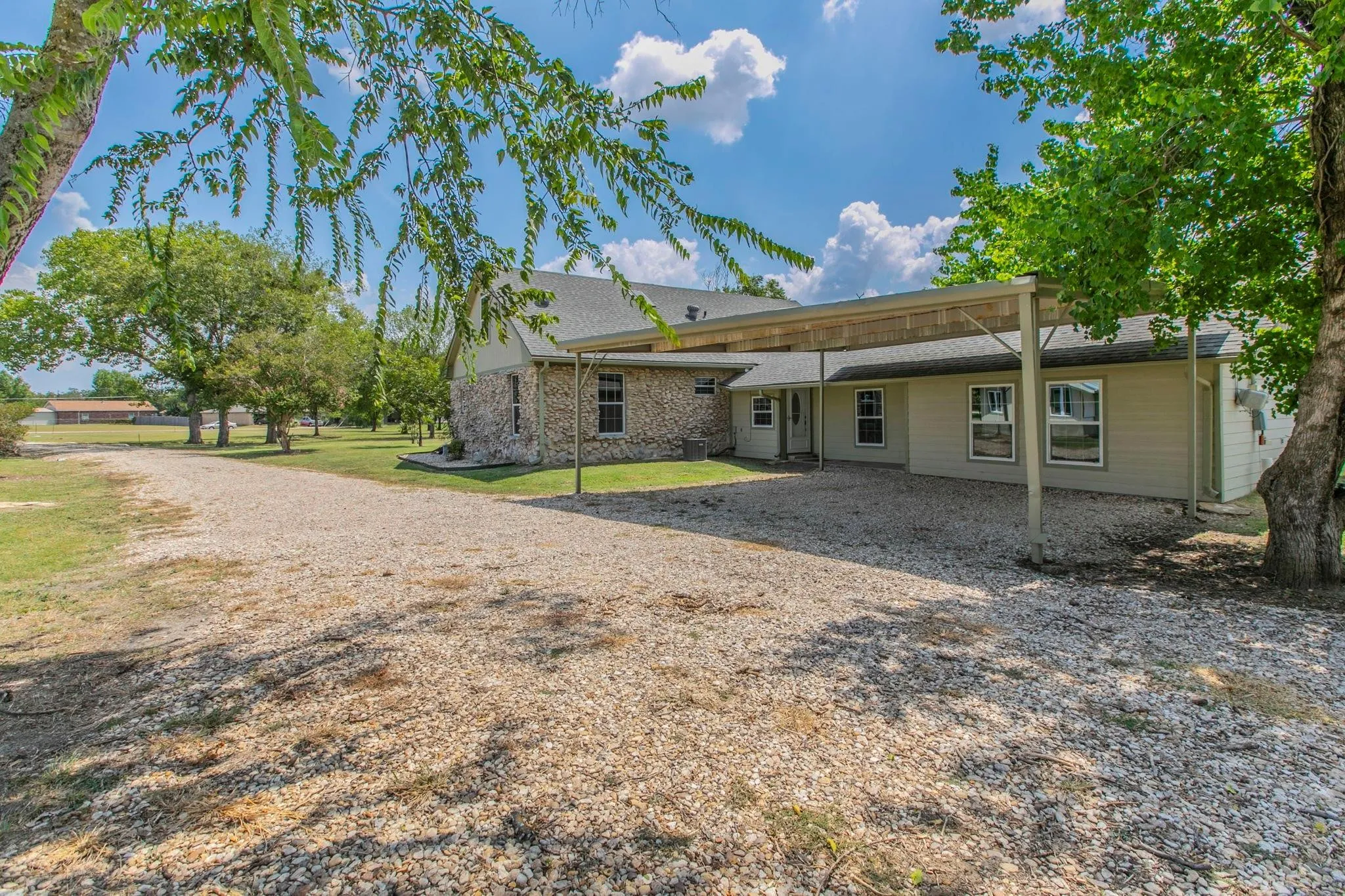 Single Family Residence For Rent in Mc Lennan County , 768 Elmwood Drive, Woodway, Texas 76712, 4 Bedroom, 3 Bathroom, Garage spaces, 2,920 Sqft, built in 1963, mls#21405993, Real Estate Agent in Woodway, Homes For Rent in Mc Lennan county, Homes For Rent in Woodway, Realtor in Woodway Texas, Real Estate Brokerage Independent Realty Texas, Luminita Cordes Realtor