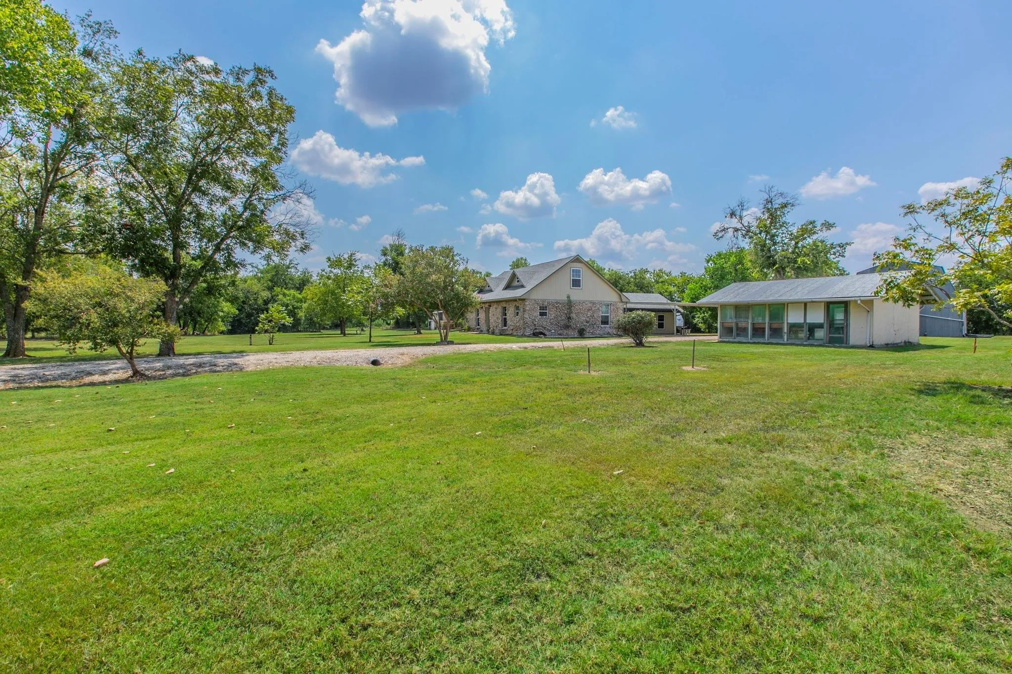 Single Family Residence For Rent in Mc Lennan County , 768 Elmwood Drive, Woodway, Texas 76712, 4 Bedroom, 3 Bathroom, Garage spaces, 2,920 Sqft, built in 1963, mls#21405993, Real Estate Agent in Woodway, Homes For Rent in Mc Lennan county, Homes For Rent in Woodway, Realtor in Woodway Texas, Real Estate Brokerage Independent Realty Texas, Luminita Cordes Realtor