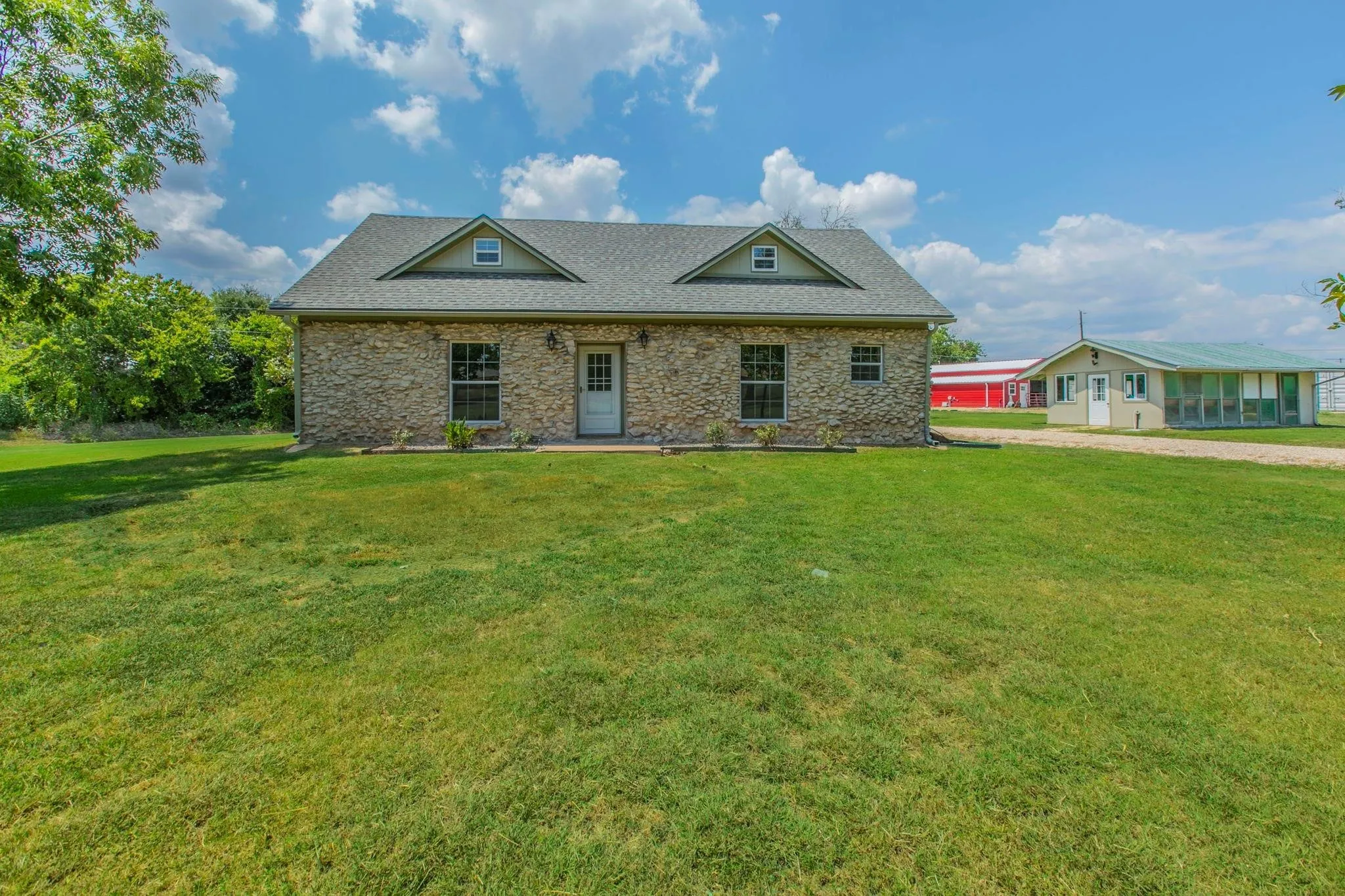 Single Family Residence For Rent in Mc Lennan County , 768 Elmwood Drive, Woodway, Texas 76712, 4 Bedroom, 3 Bathroom, Garage spaces, 2,920 Sqft, built in 1963, mls#21405993, Real Estate Agent in Woodway, Homes For Rent in Mc Lennan county, Homes For Rent in Woodway, Realtor in Woodway Texas, Real Estate Brokerage Independent Realty Texas, Luminita Cordes Realtor