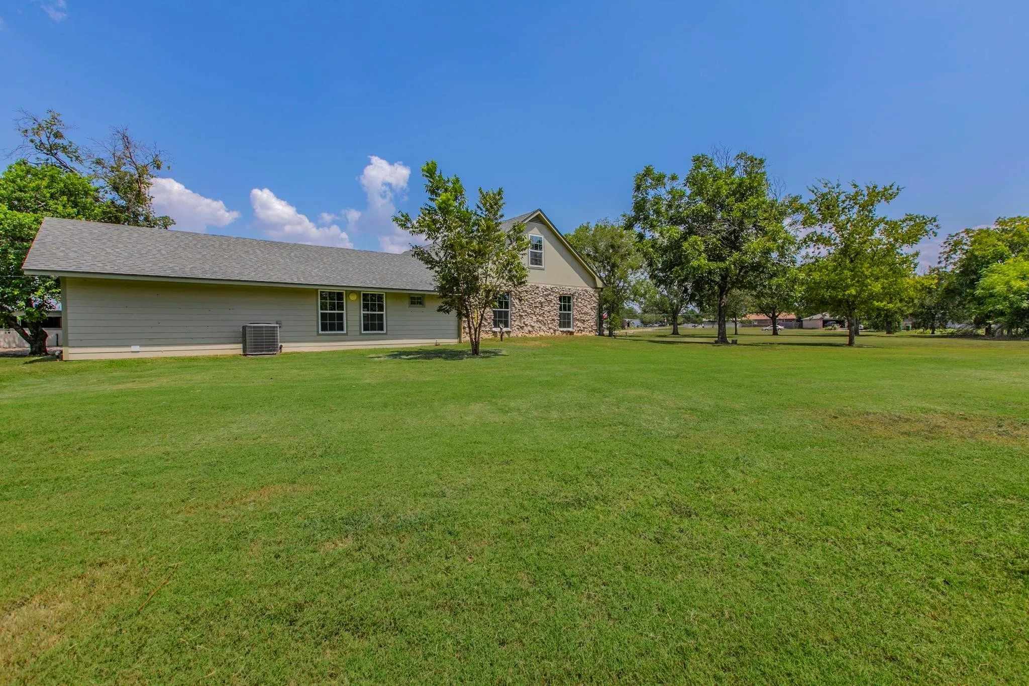 Single Family Residence For Rent in Mc Lennan County , 768 Elmwood Drive, Woodway, Texas 76712, 4 Bedroom, 3 Bathroom, Garage spaces, 2,920 Sqft, built in 1963, mls#21405993, Real Estate Agent in Woodway, Homes For Rent in Mc Lennan county, Homes For Rent in Woodway, Realtor in Woodway Texas, Real Estate Brokerage Independent Realty Texas, Luminita Cordes Realtor